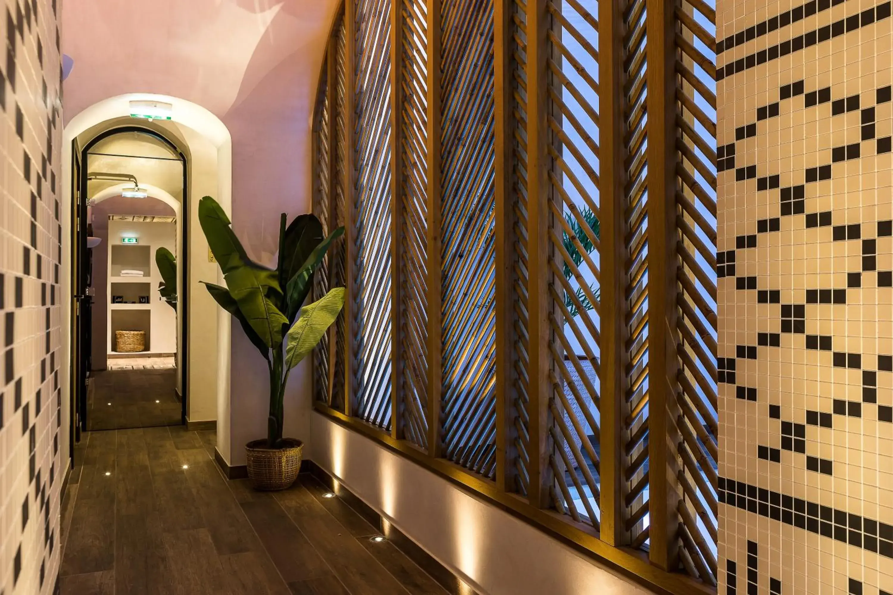 Spa and wellness centre/facilities in Laz' Hotel Spa Urbain Paris Spa and wellness centre/facilities in Laz' Hotel Spa Urbain Paris