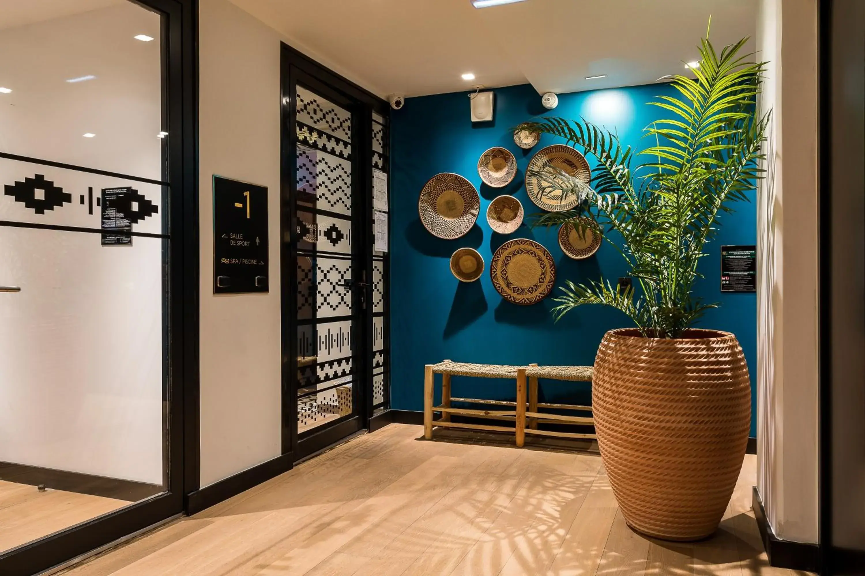 Spa and wellness centre/facilities in Laz' Hotel Spa Urbain Paris Spa and wellness centre/facilities in Laz' Hotel Spa Urbain Paris