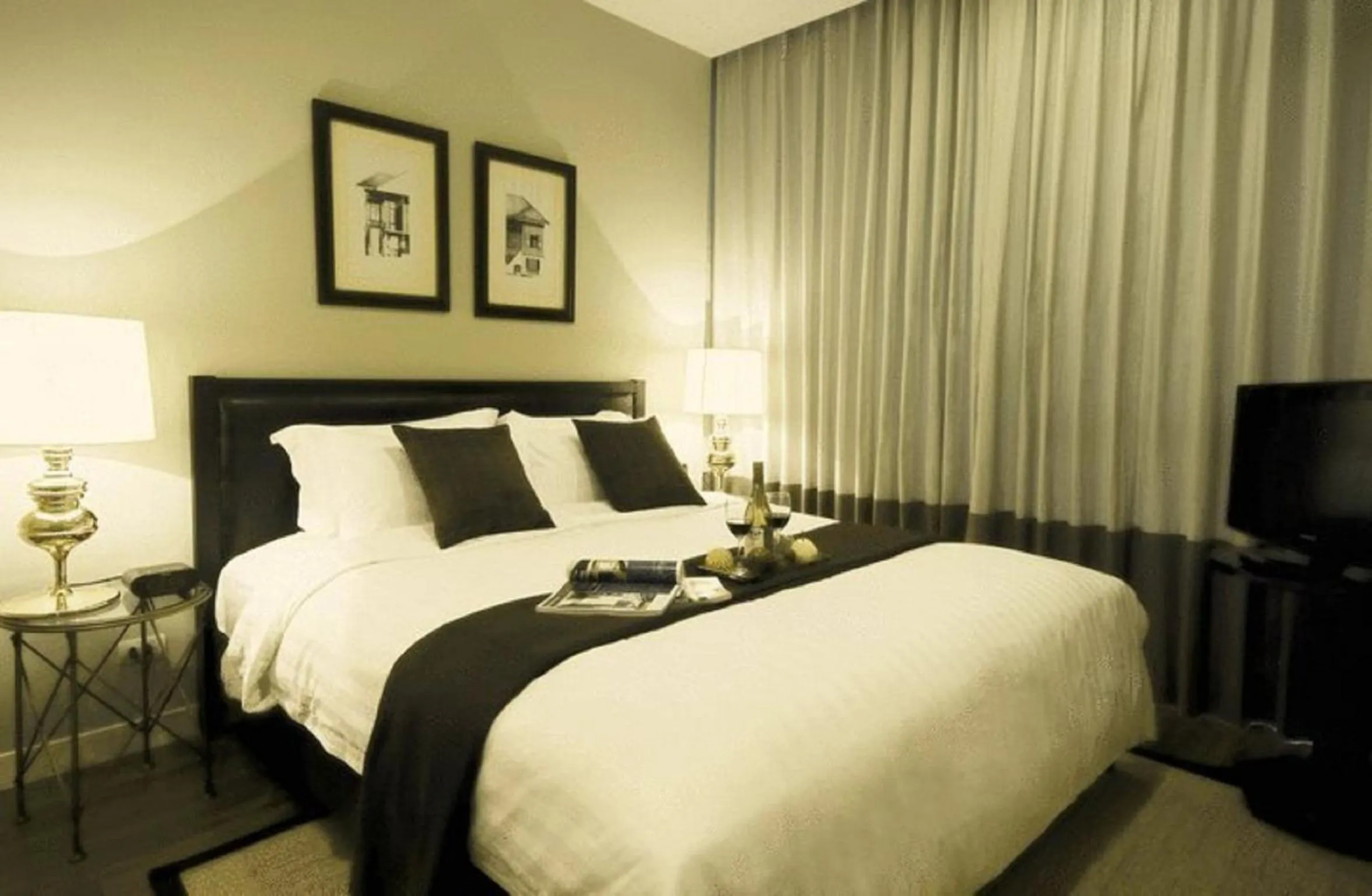 Bed in Rongratana Executive Residence Bangkok