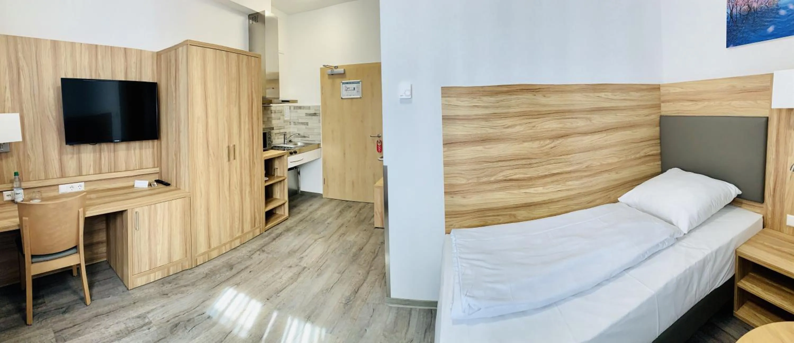 Kitchen or kitchenette, Bed in Garni-Hotel zur Krone