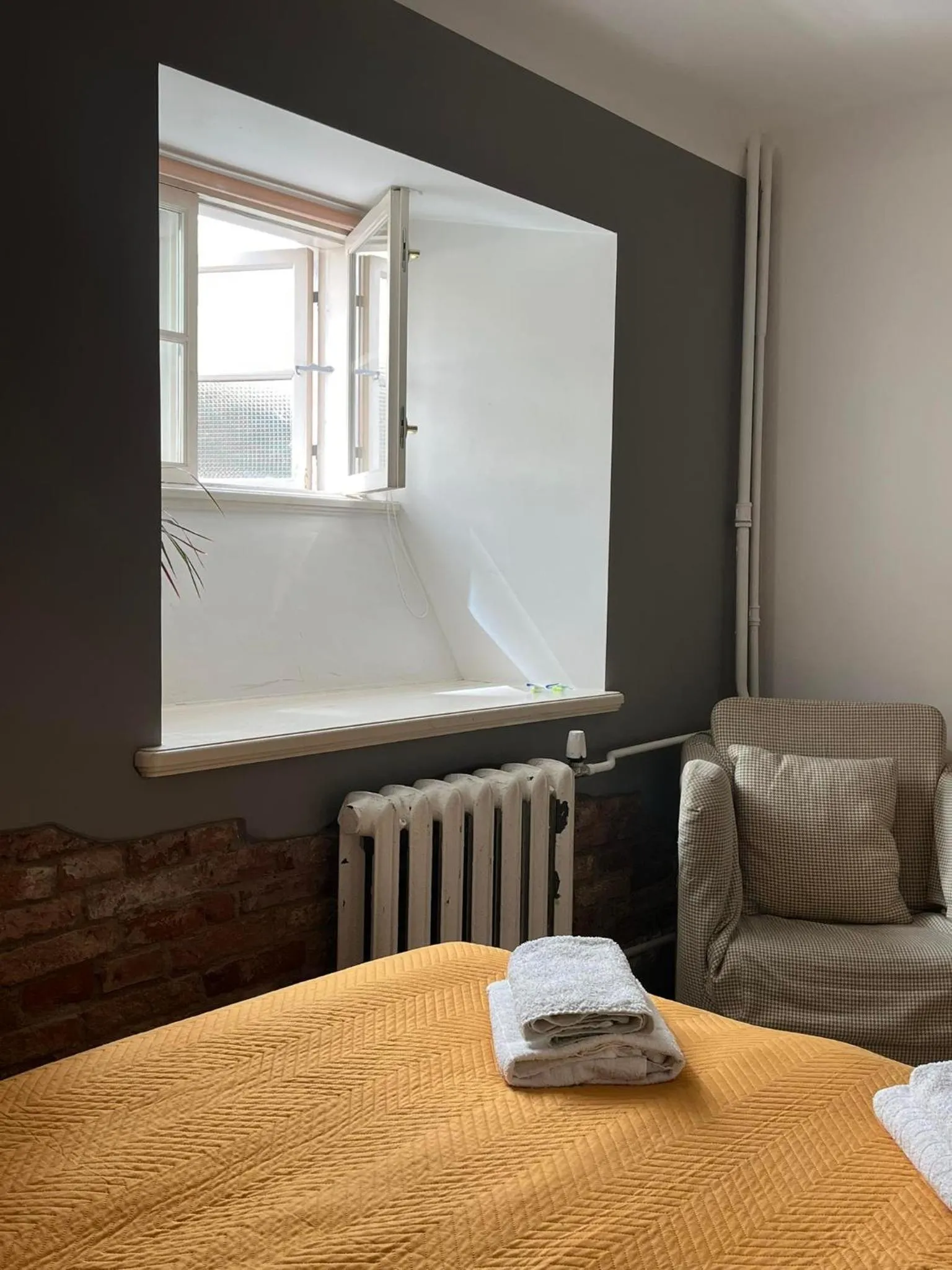 Bed in Godart Rooms Guesthouse