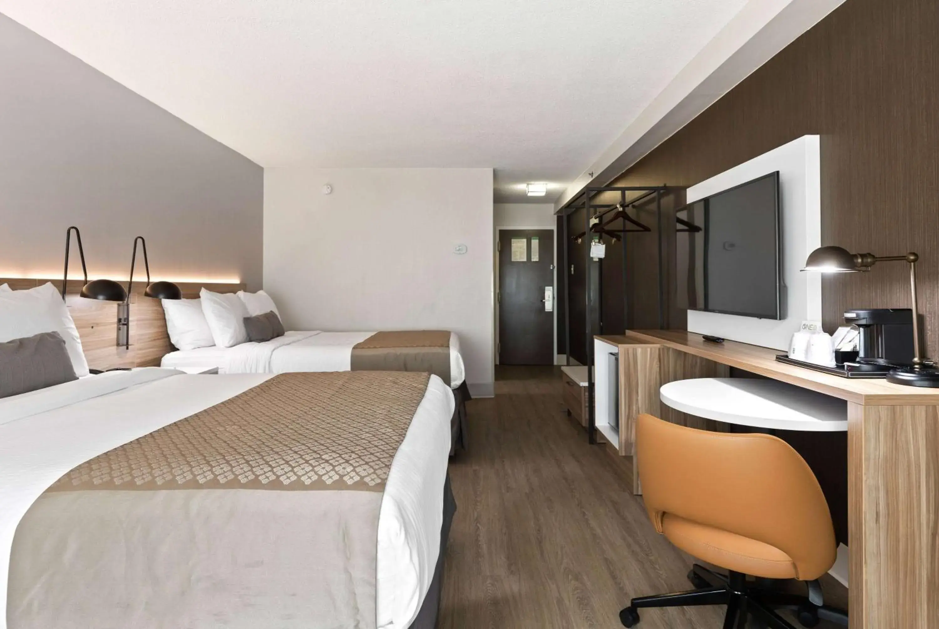 Photo of the whole room, Bed in Wyndham Garden Manassas Photo of the whole room, Bed in Wyndham Garden Manassas