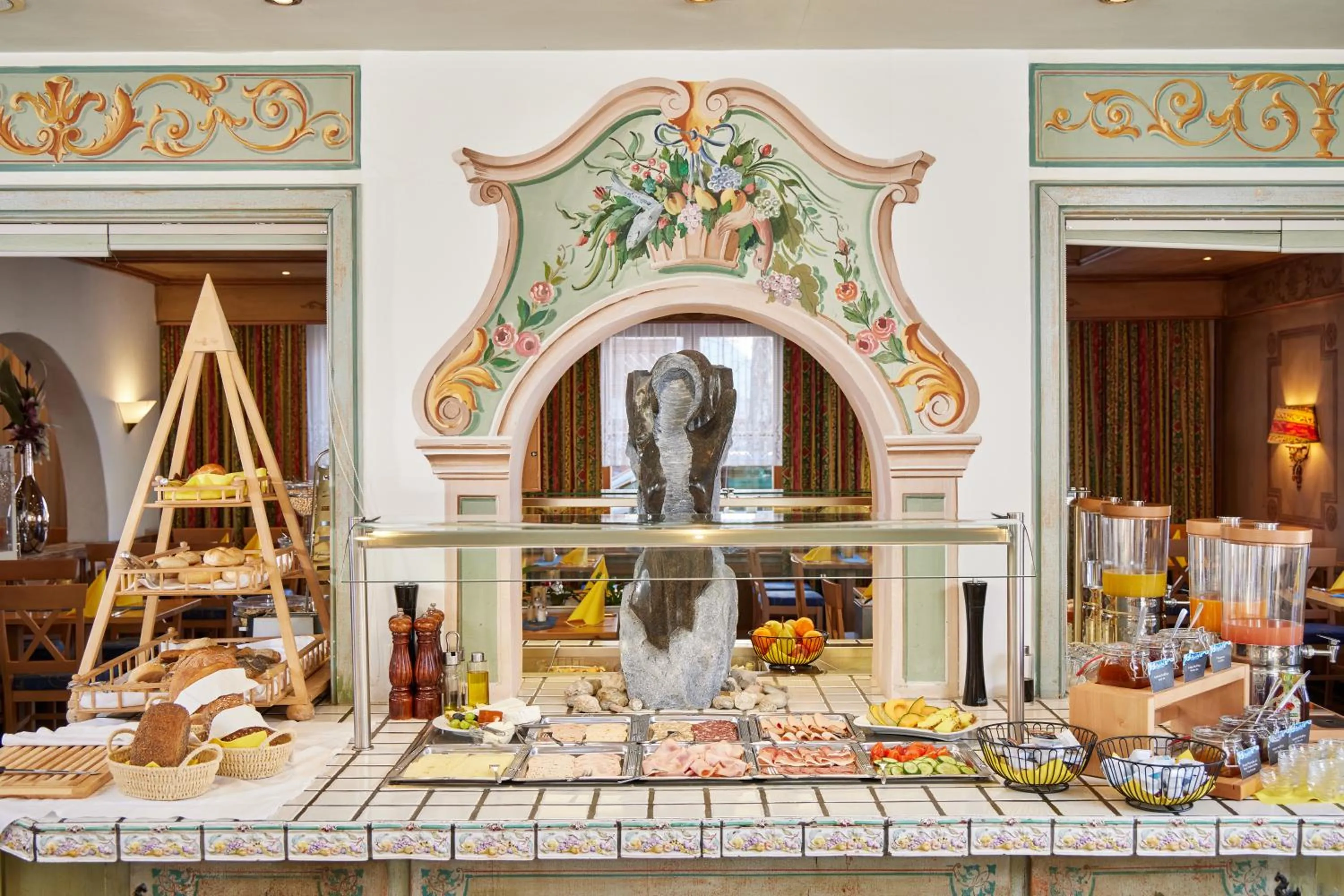 Buffet breakfast in Alpenhotel Rieger