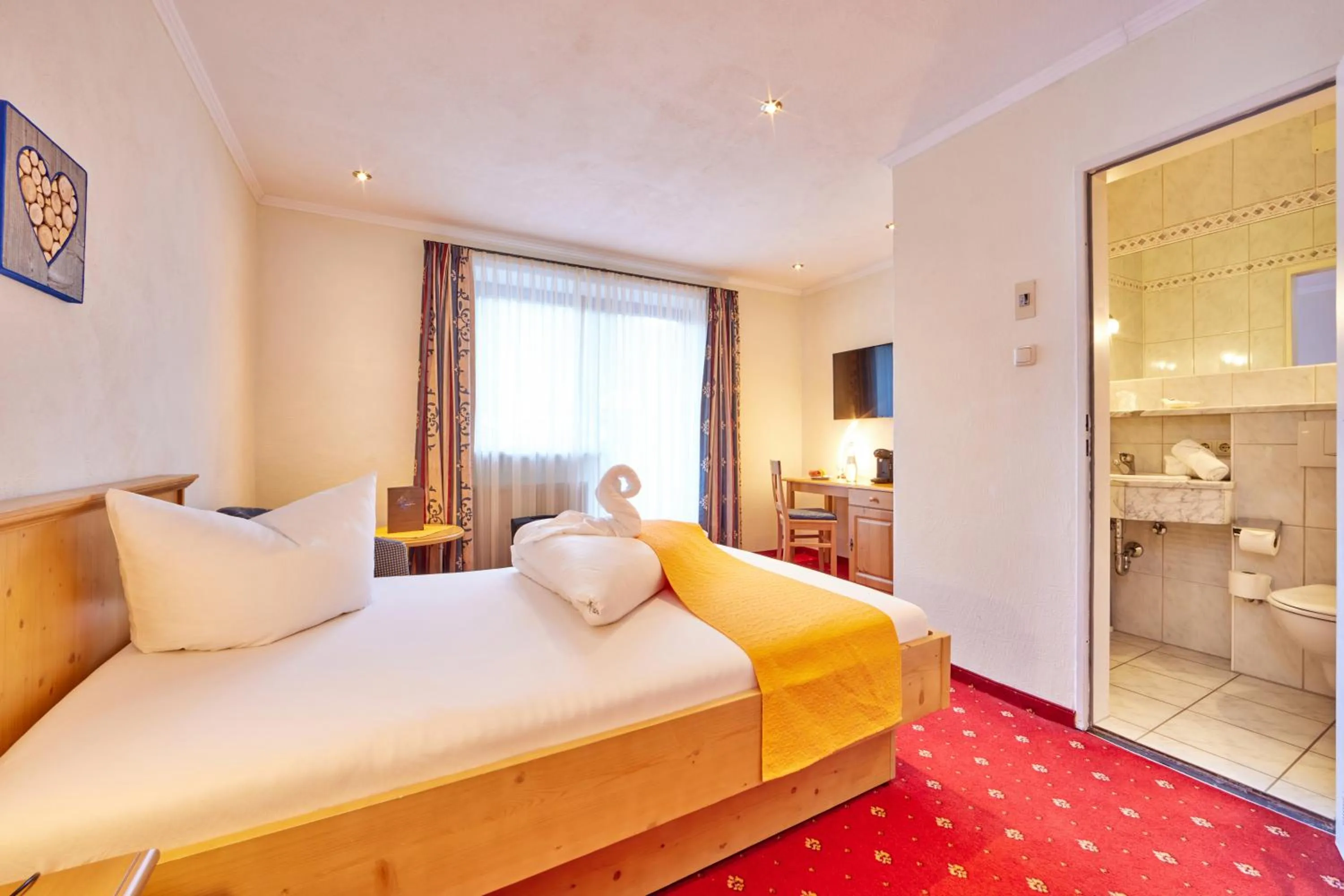 Photo of the whole room, Bed in Alpenhotel Rieger