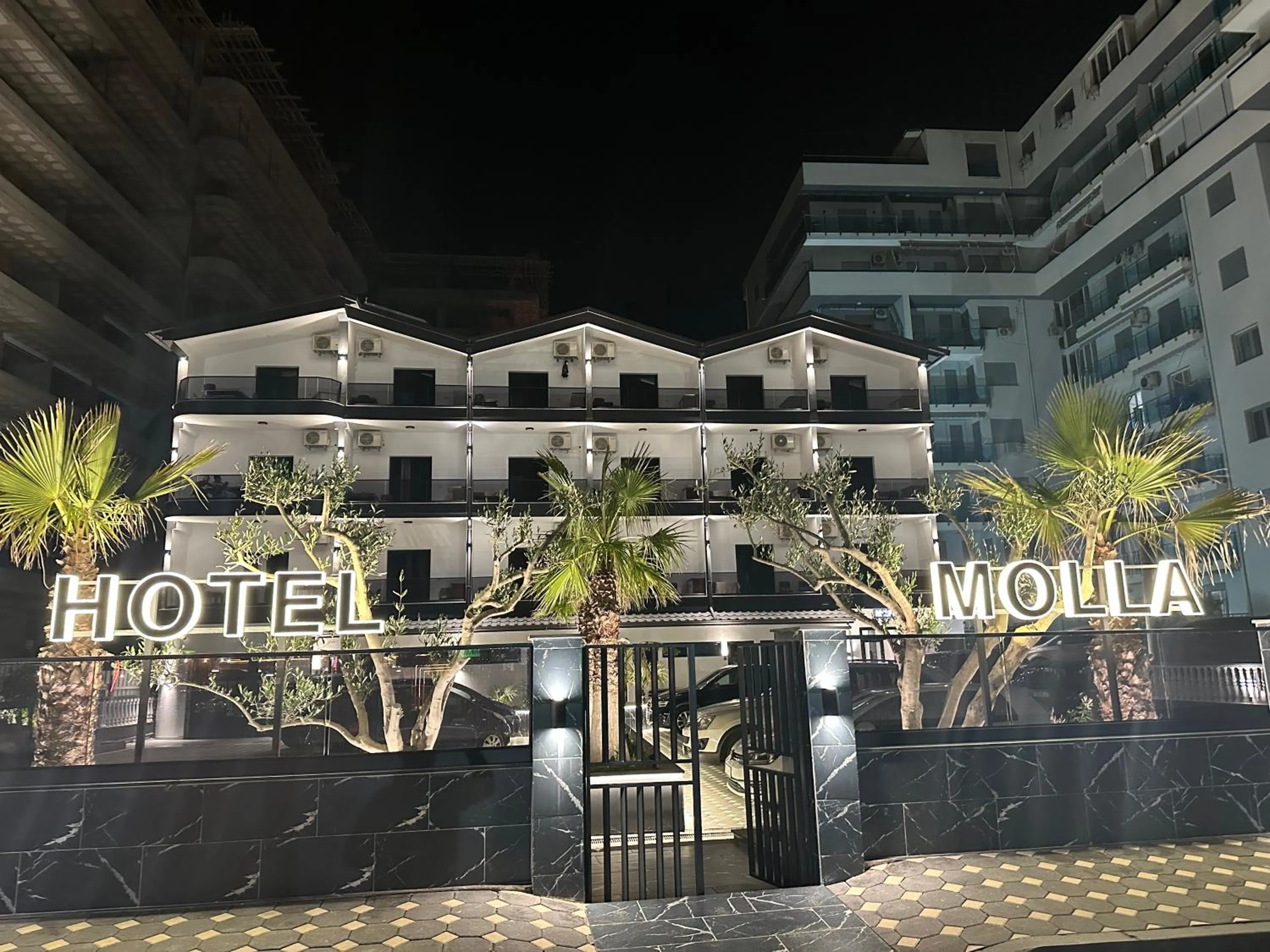 Molla Hotel Restorant