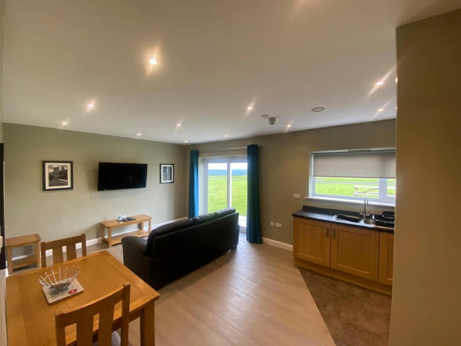 TV and multimedia in Plawsworth Hall Serviced Cottages and Apartments