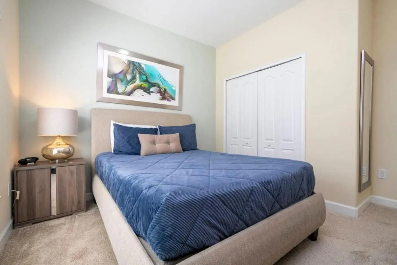 Bed in Five Bedrooms TownHome with Pool 4849