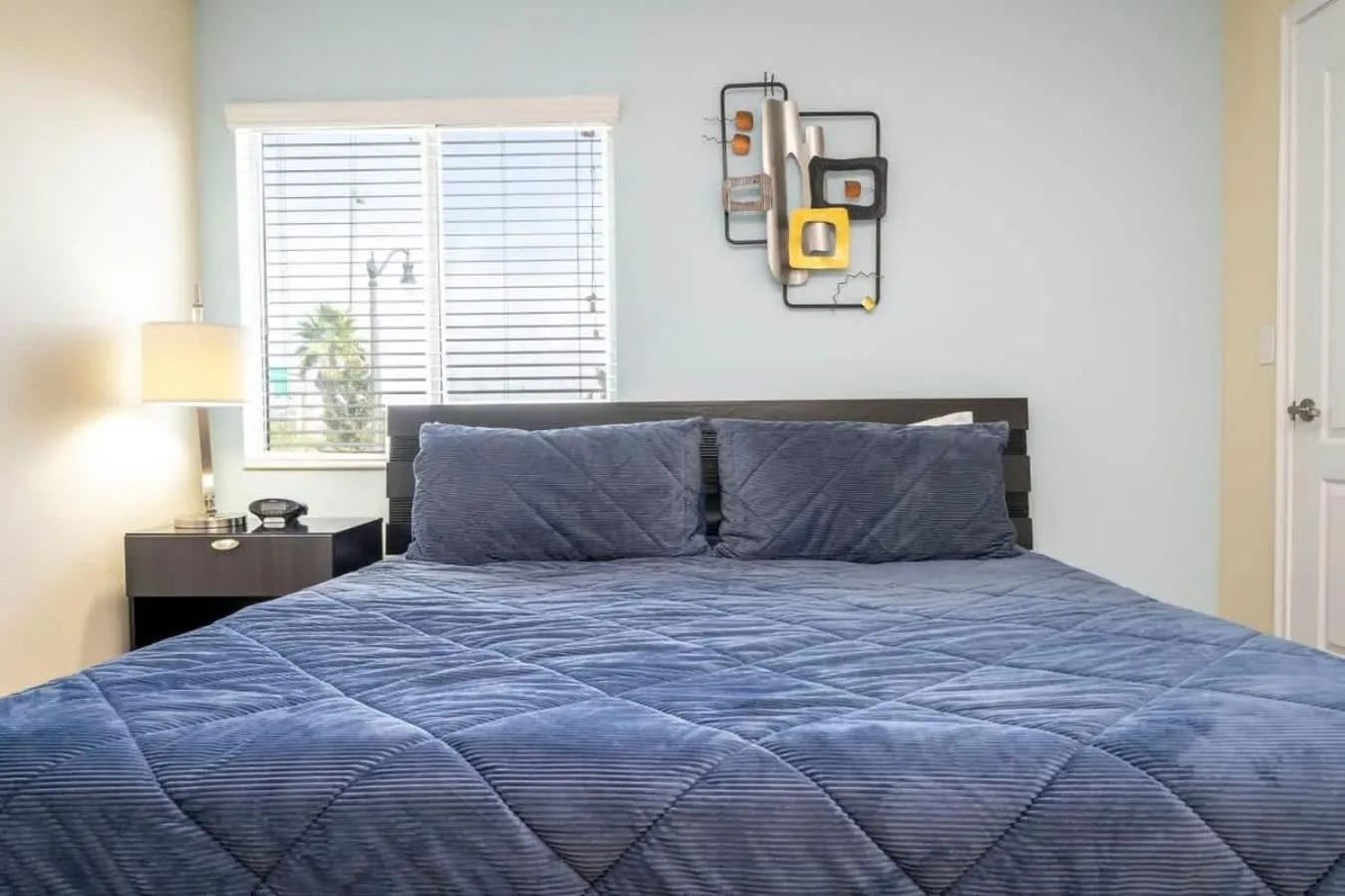 Bed in Five Bedrooms TownHome with Pool 4849