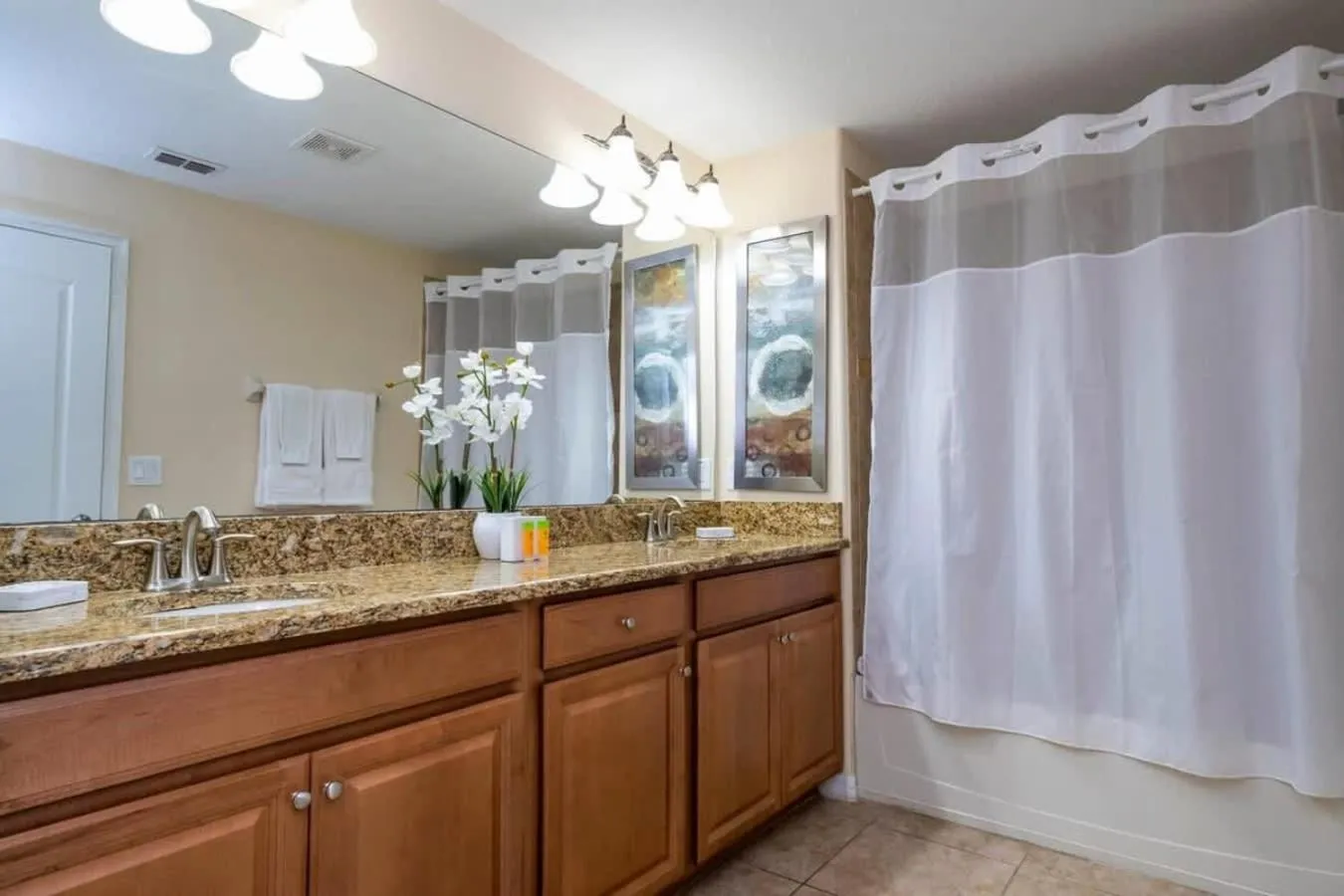 Bathroom in Five Bedrooms TownHome with Pool 4849