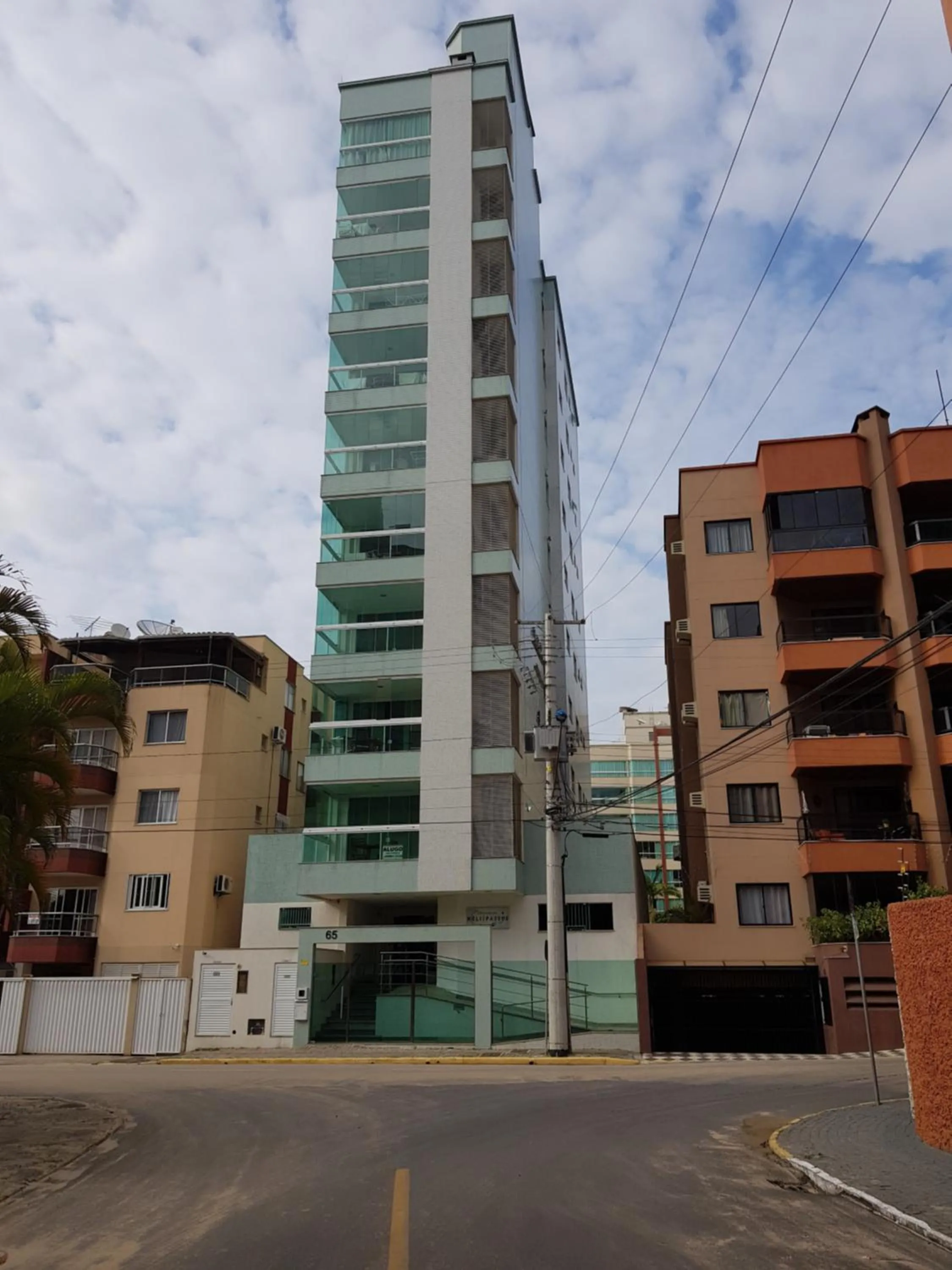 APARTAMENTO AMPLO - 3 SUÍTES - VISTA DESLUMBRANTE para O MAR NO CENTRO DE ITAPEMA, SC