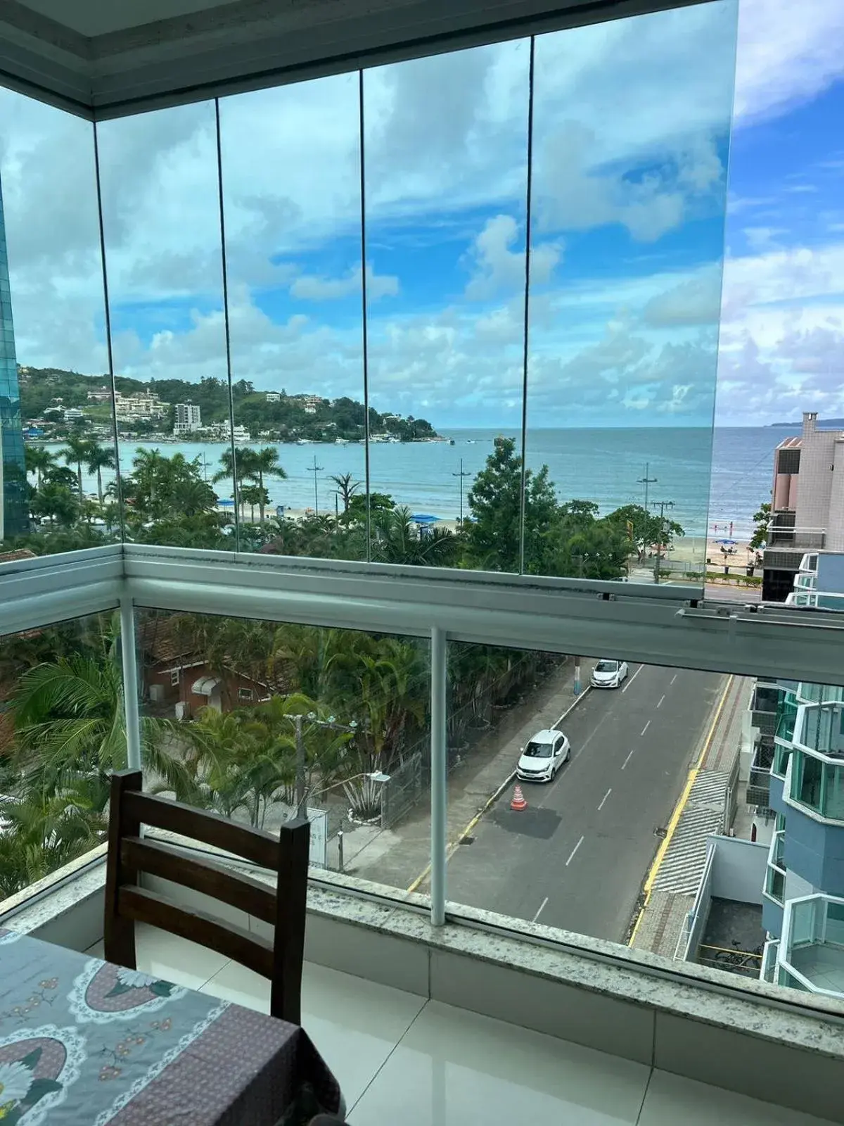 APARTAMENTO AMPLO - 3 SUÍTES - VISTA DESLUMBRANTE para O MAR NO CENTRO DE ITAPEMA, SC APARTAMENTO AMPLO - 3 SUÍTES - VISTA DESLUMBRANTE para O MAR NO CENTRO DE ITAPEMA, SC