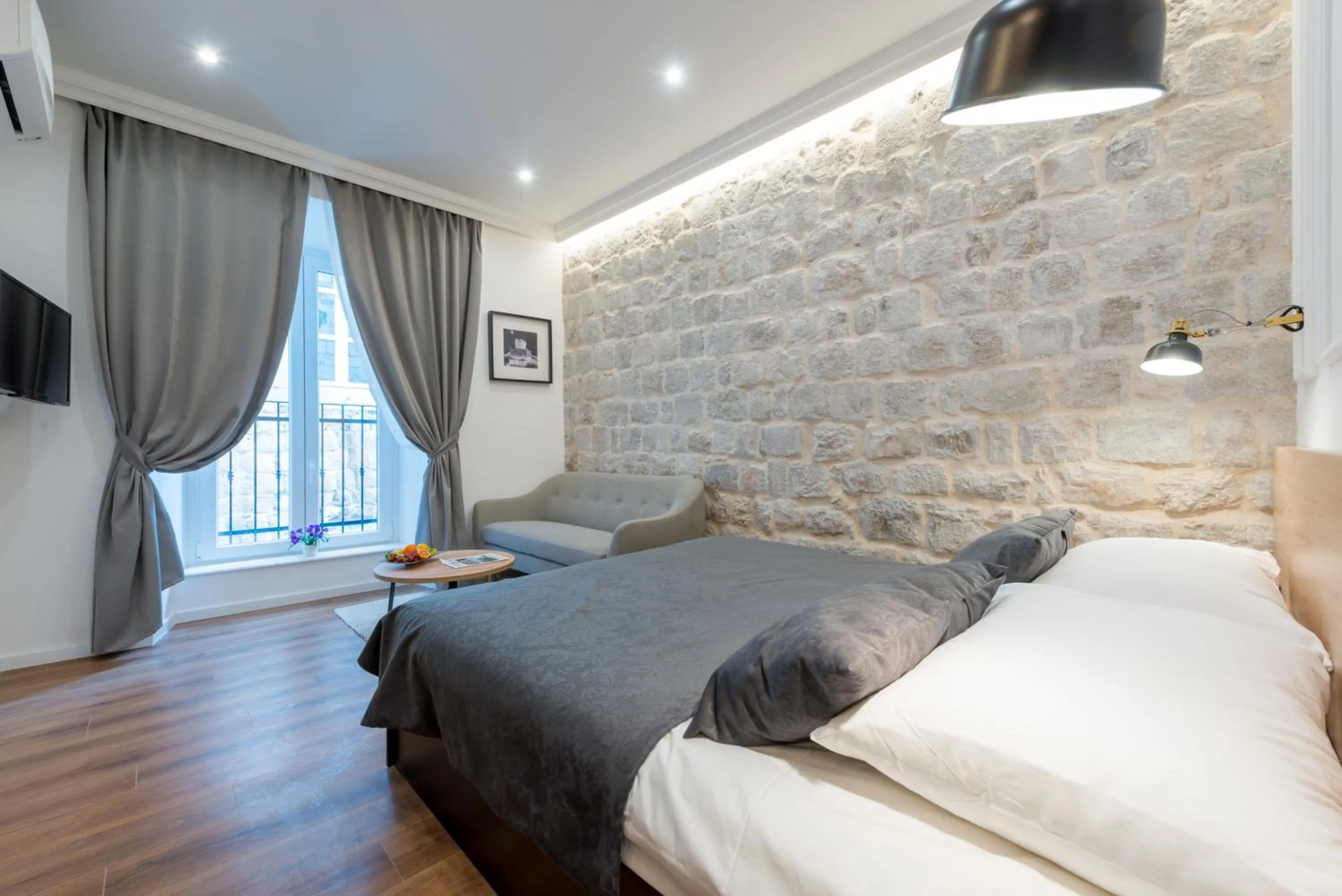 Living room, Bed in Scalini Palace