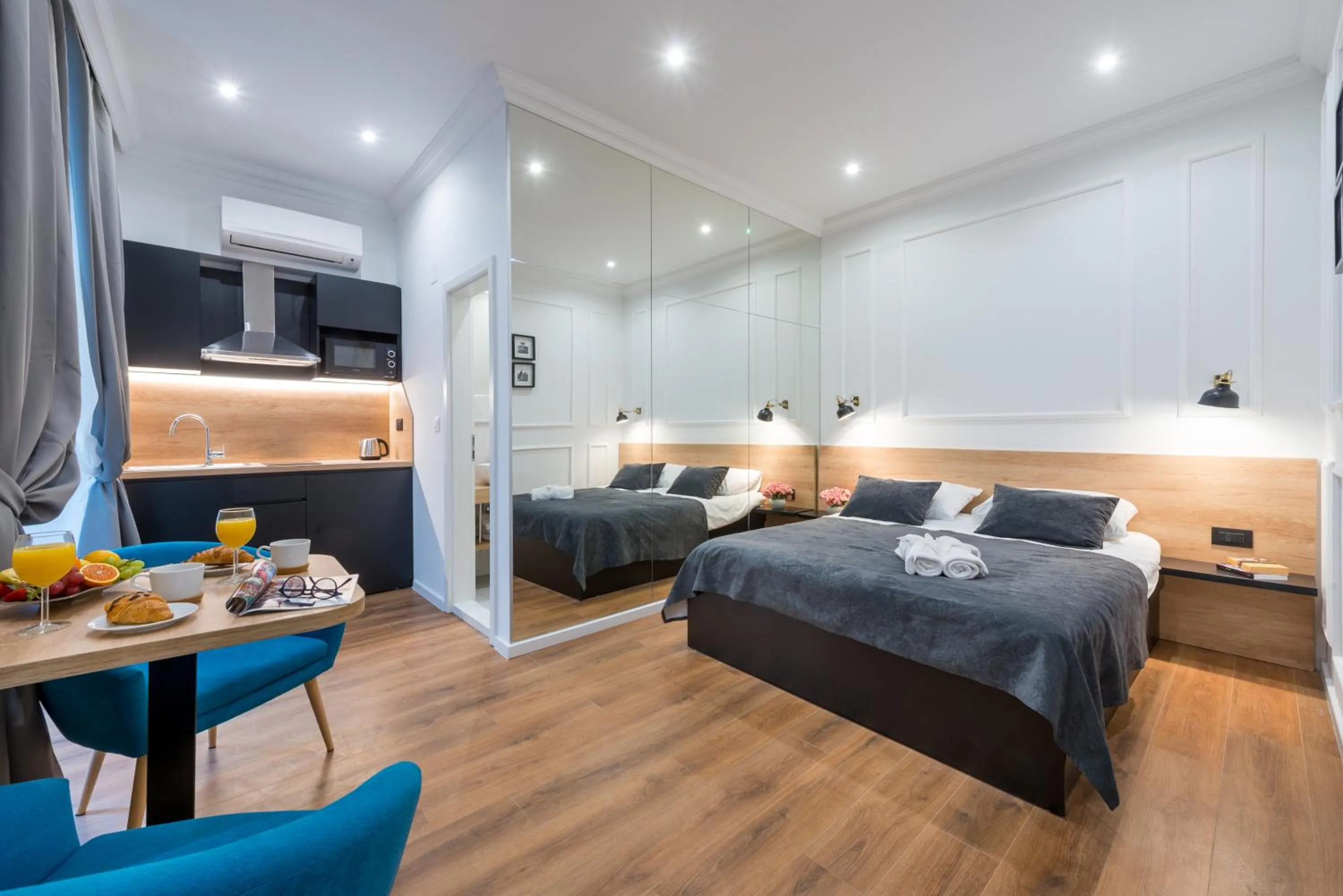 Living room, Bed in Scalini Palace