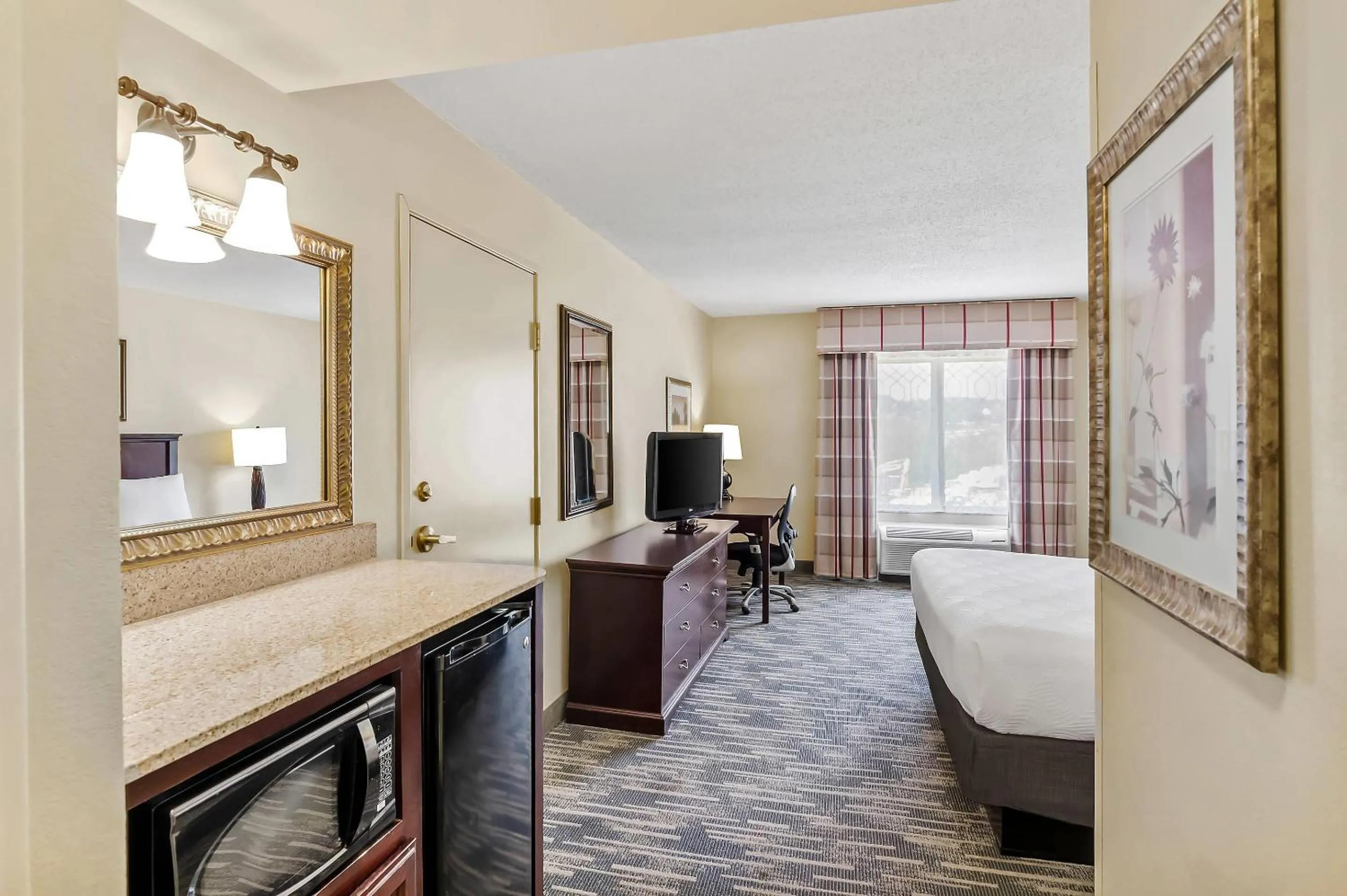 Bedroom, Bed in Country Inn & Suites by Radisson, Princeton, WV