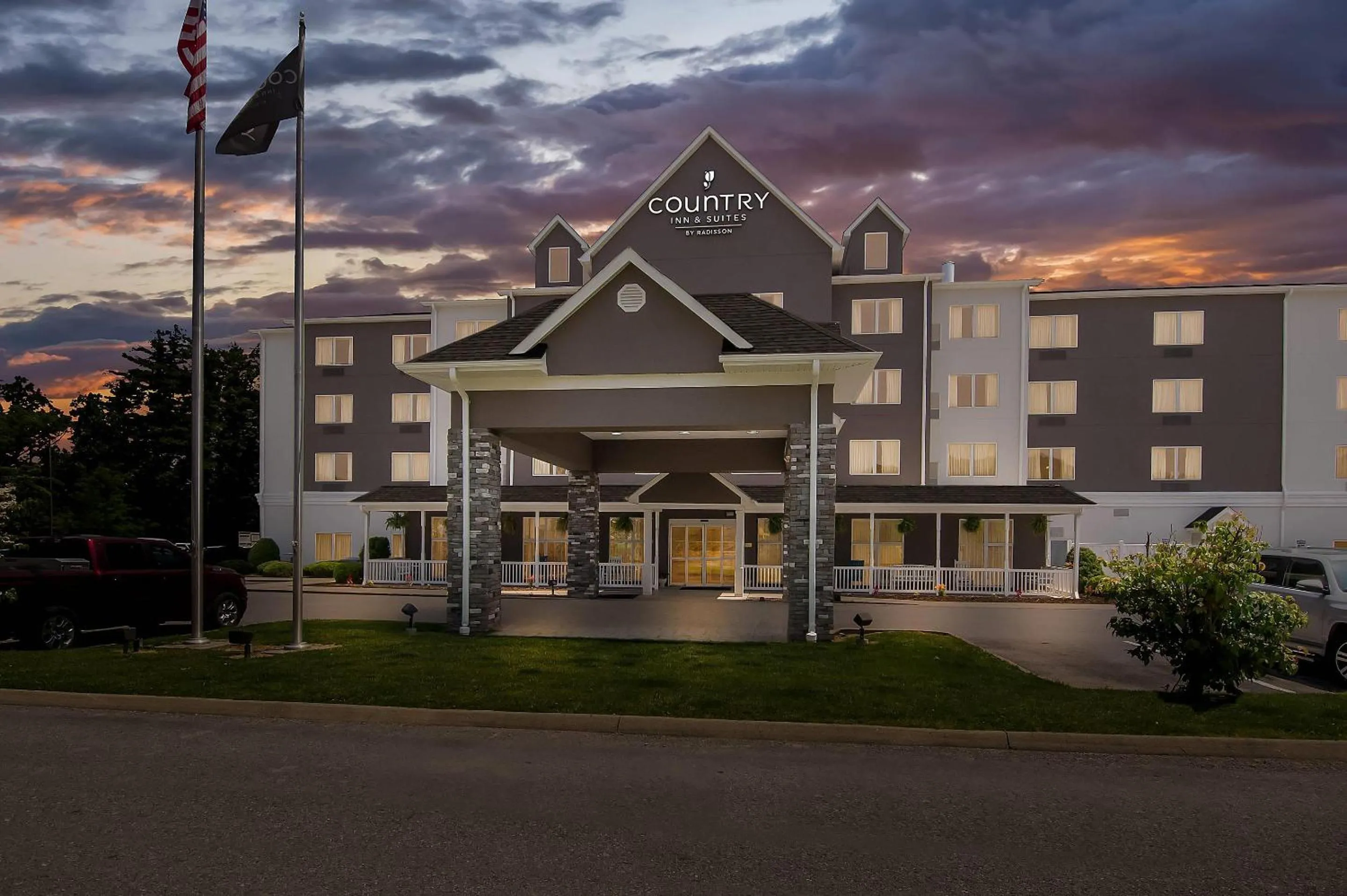 Property building in Country Inn & Suites by Radisson, Princeton, WV
