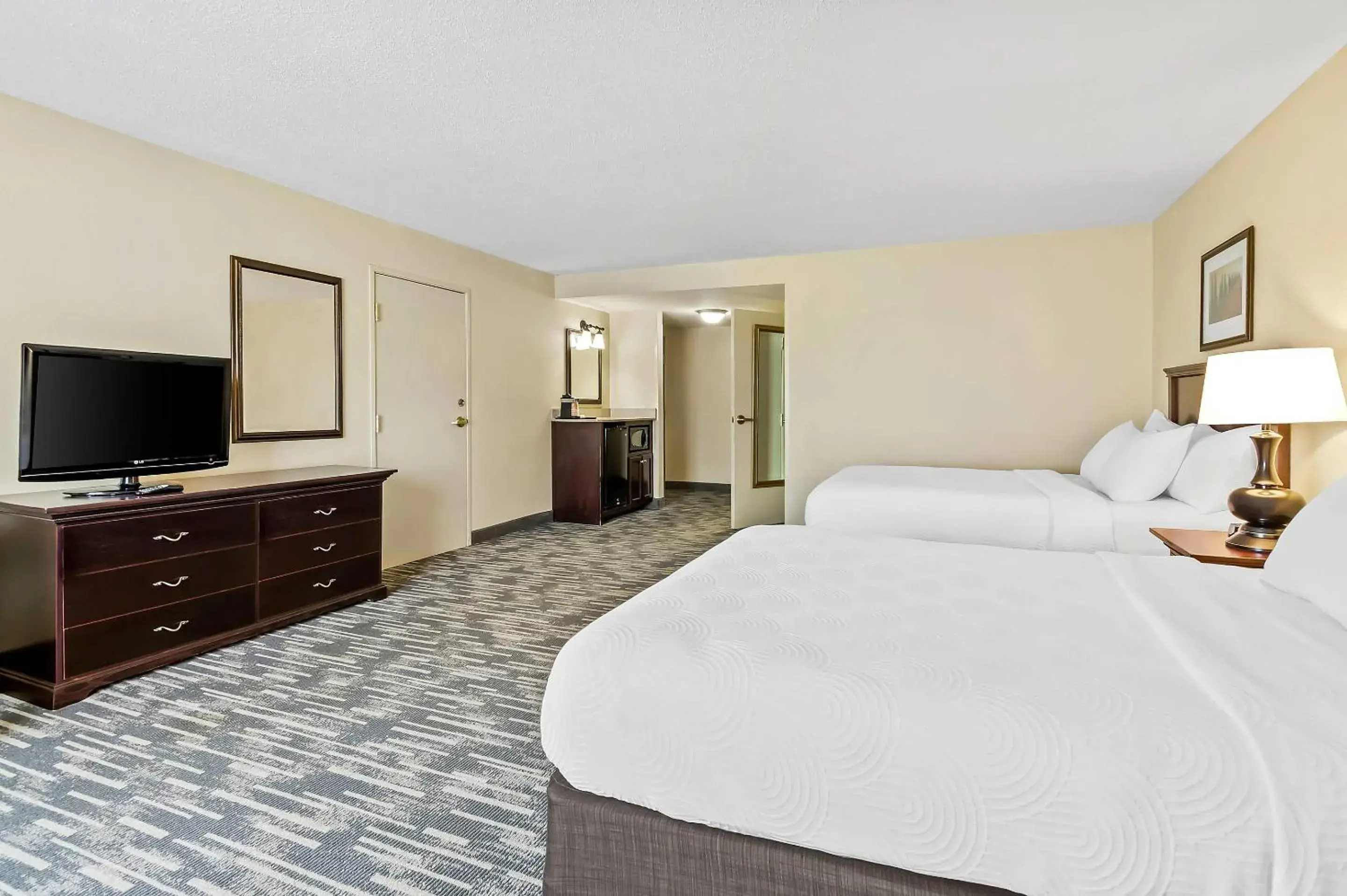 Bedroom, Bed in Country Inn & Suites by Radisson, Princeton, WV Bedroom, Bed in Country Inn & Suites by Radisson, Princeton, WV