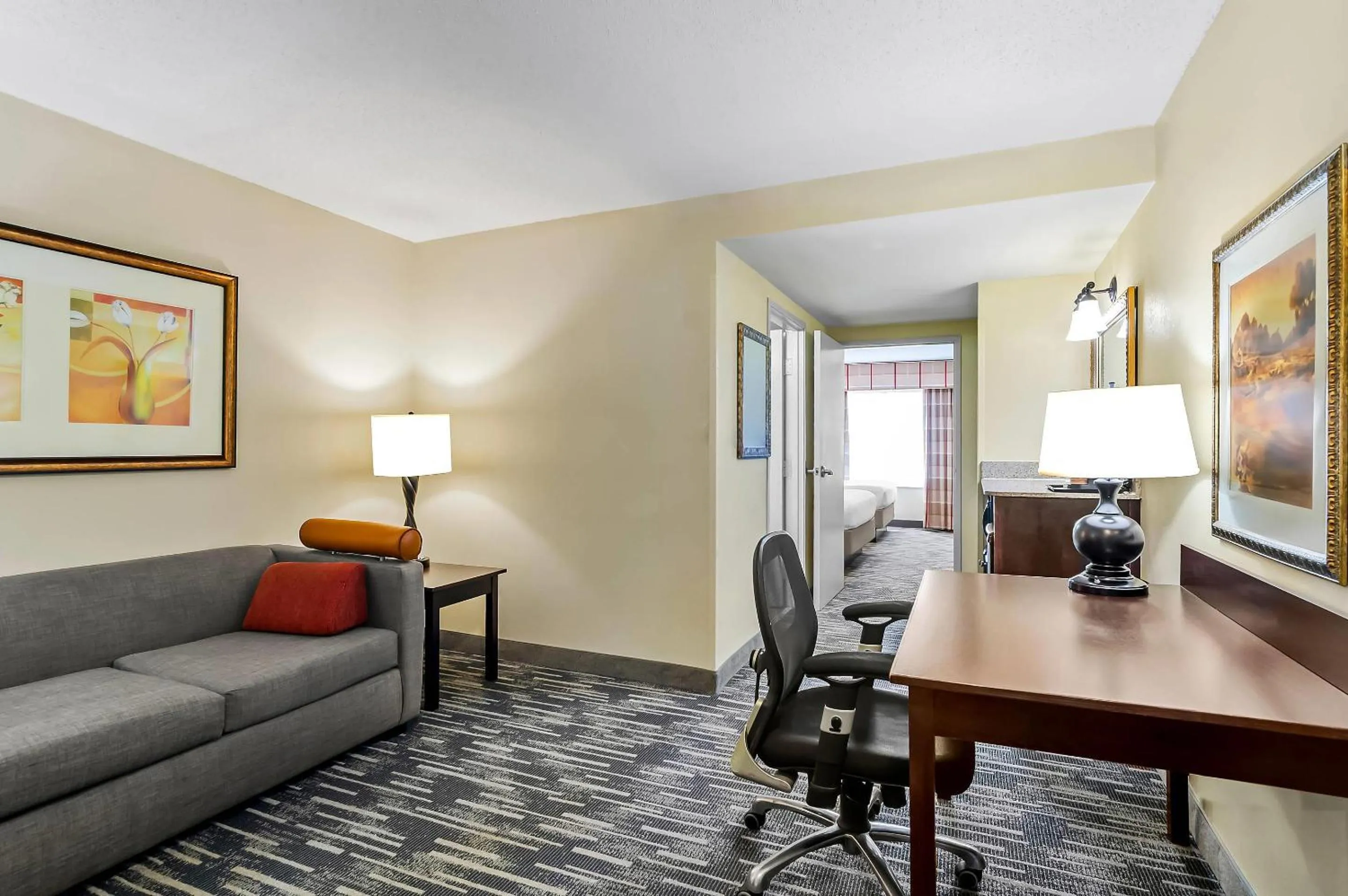 Bedroom in Country Inn & Suites by Radisson, Princeton, WV