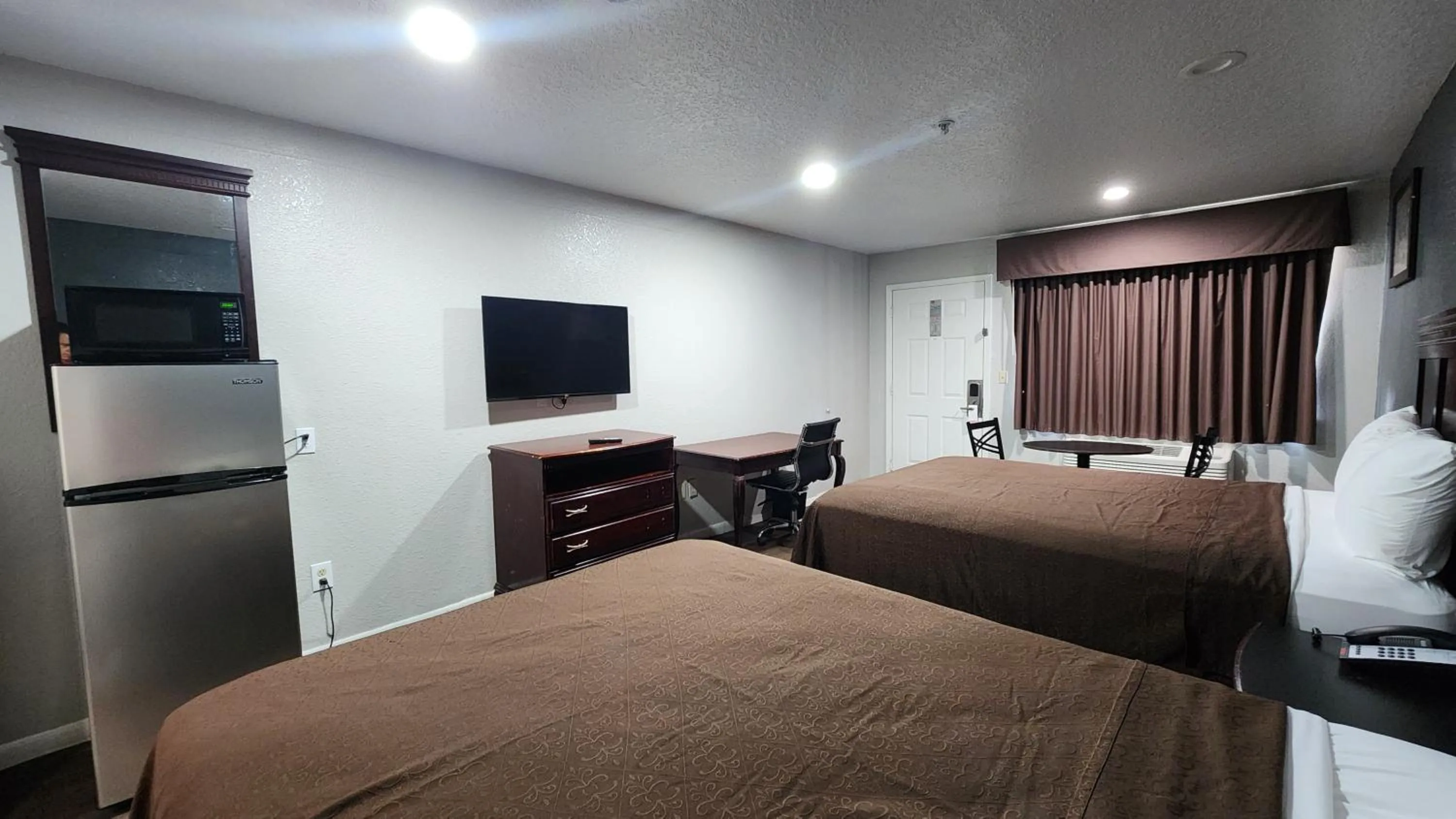 Bed in Express Inn Hobby Airport