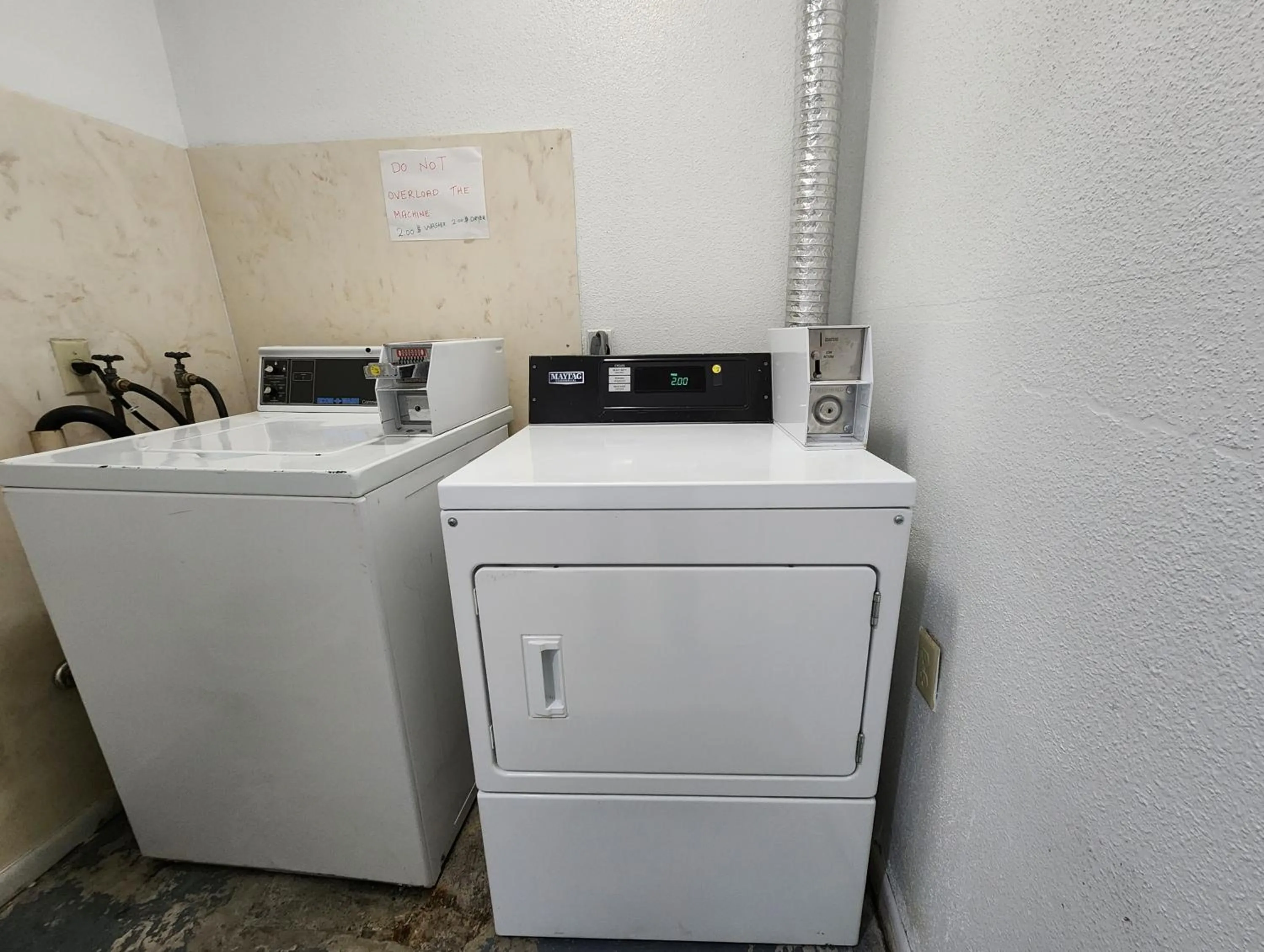 laundry in Express Inn Hobby Airport