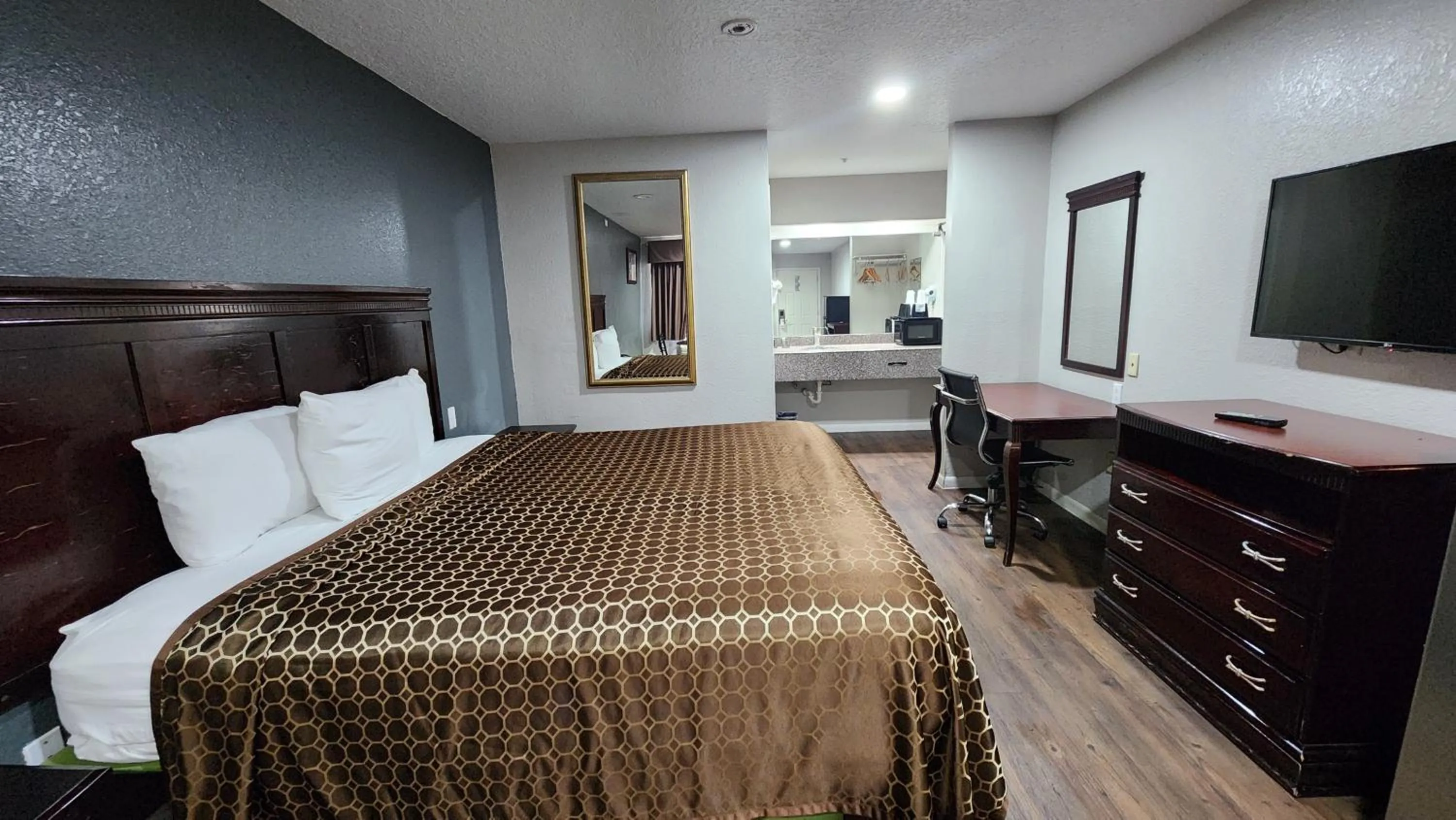 King Room - Non-Smoking in Express Inn Hobby Airport