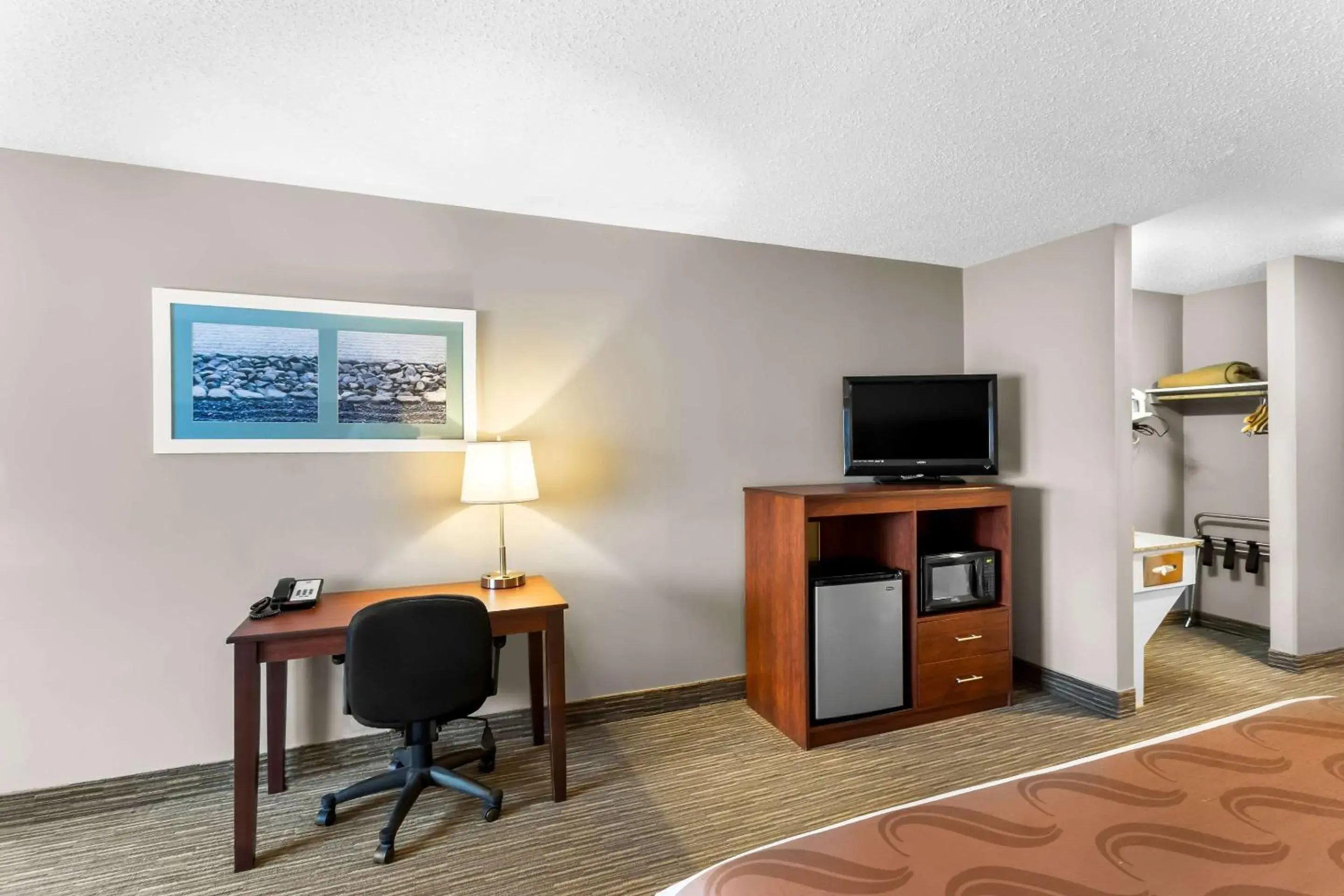 Bedroom in Quality Inn & Suites Gorham Riverside Bedroom in Quality Inn & Suites Gorham Riverside