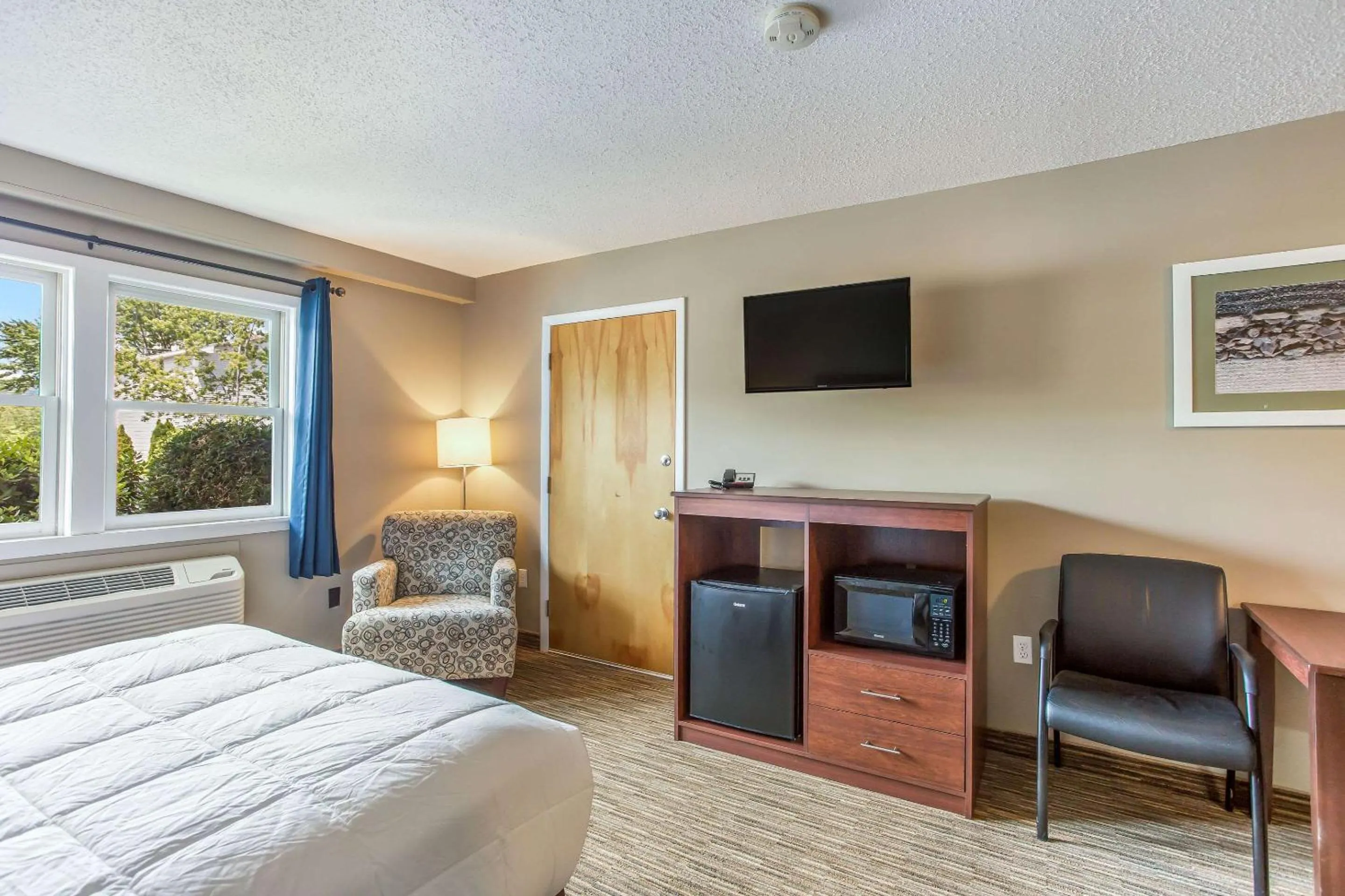 Bedroom, Bed in Quality Inn & Suites Gorham Riverside