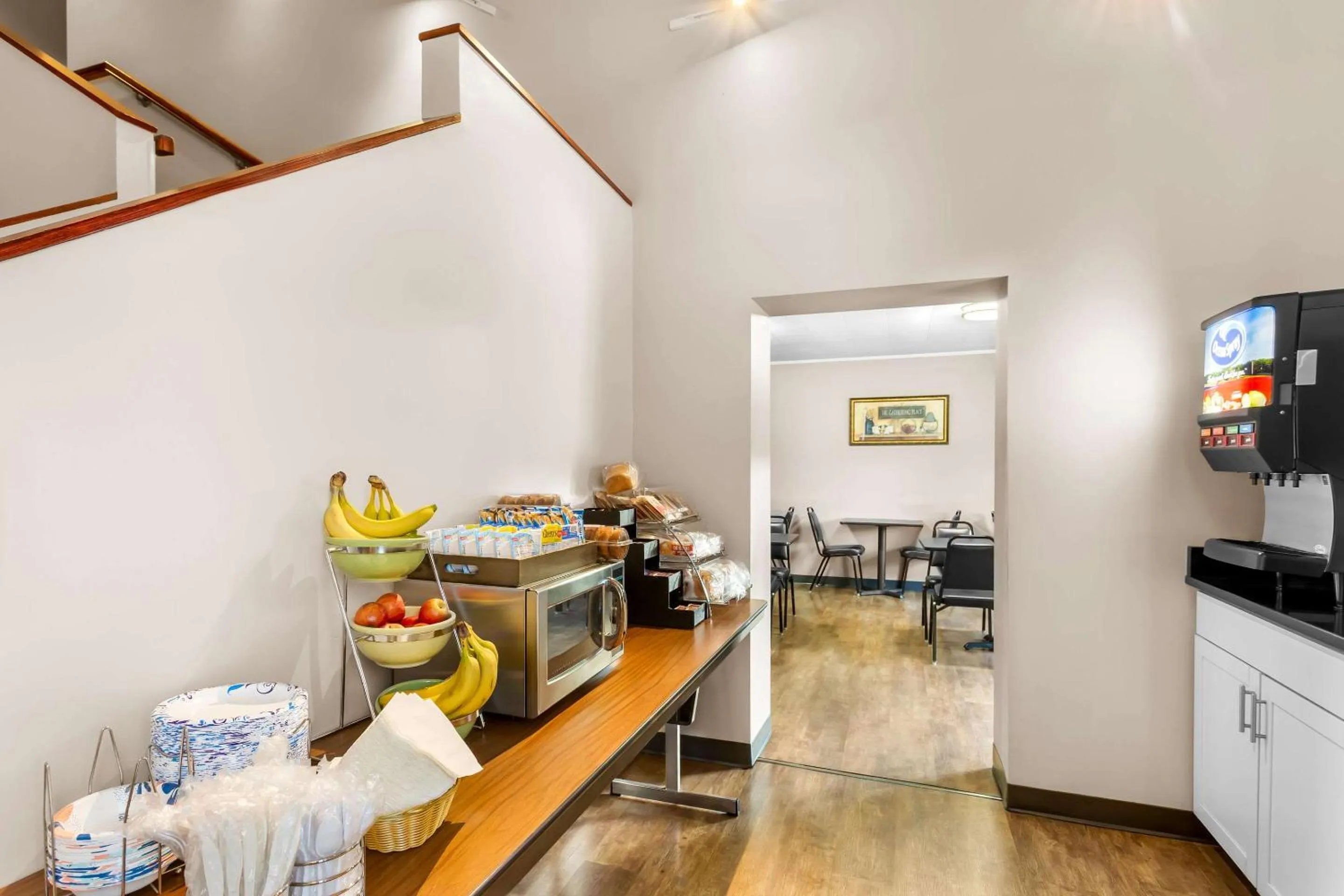 Breakfast in Quality Inn & Suites Gorham Riverside