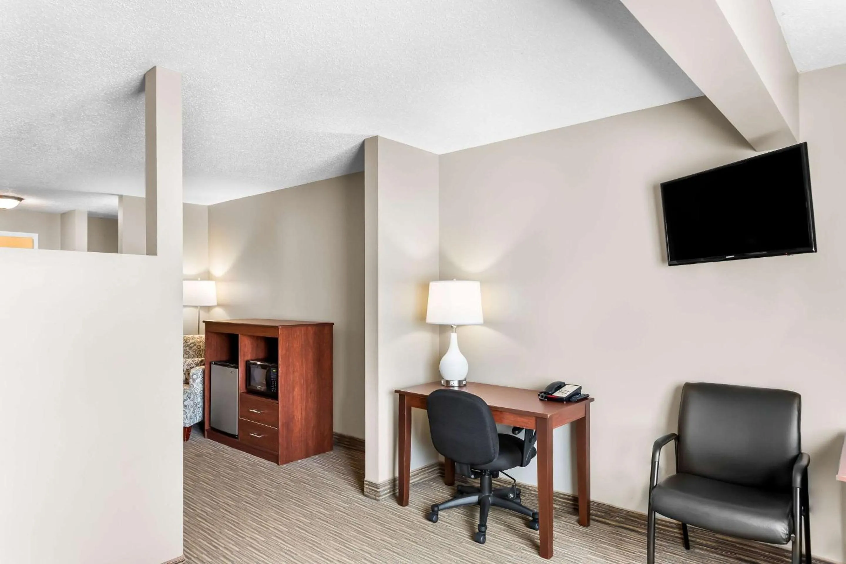 Bedroom in Quality Inn & Suites Gorham Riverside