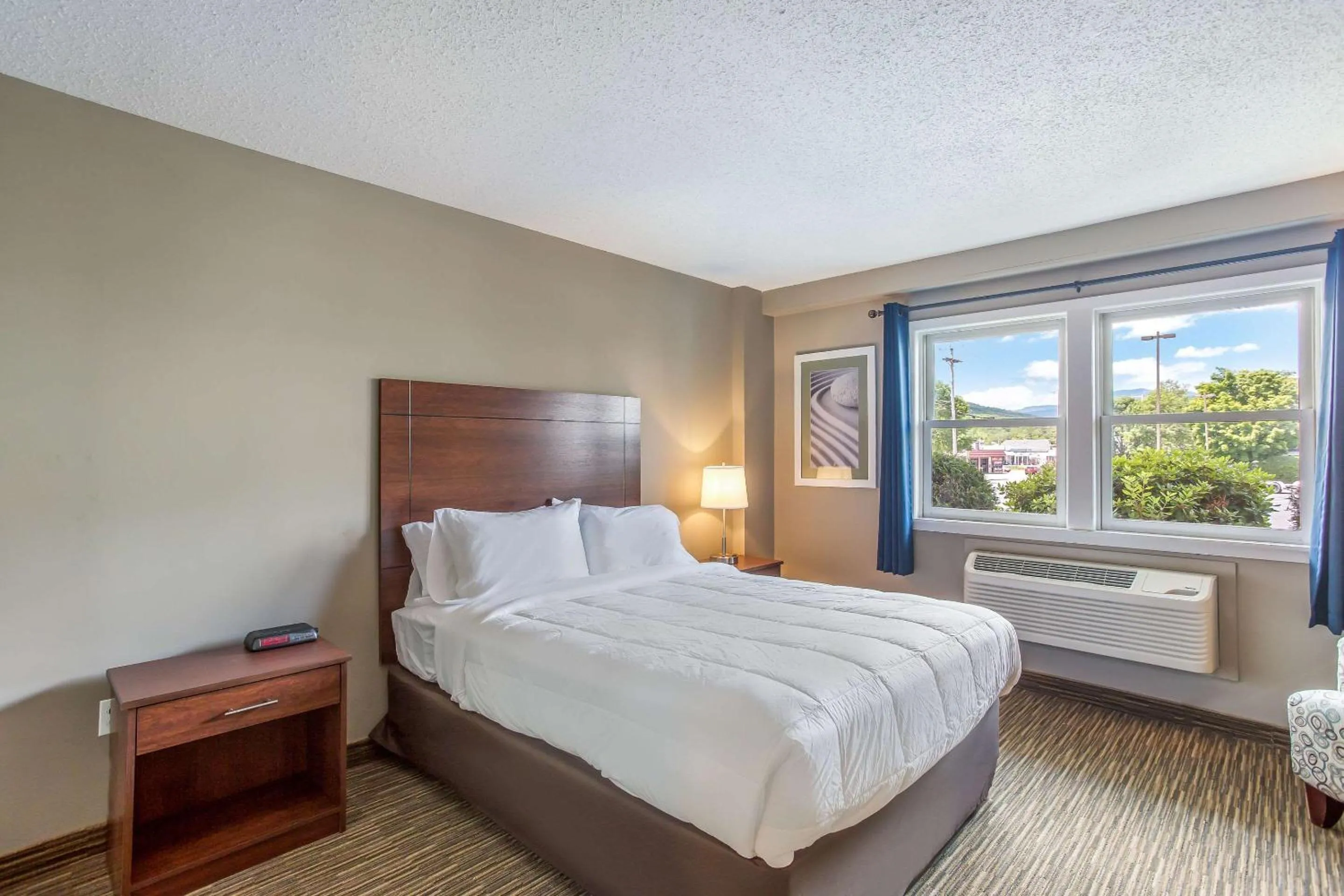 Bedroom, Bed in Quality Inn & Suites Gorham Riverside