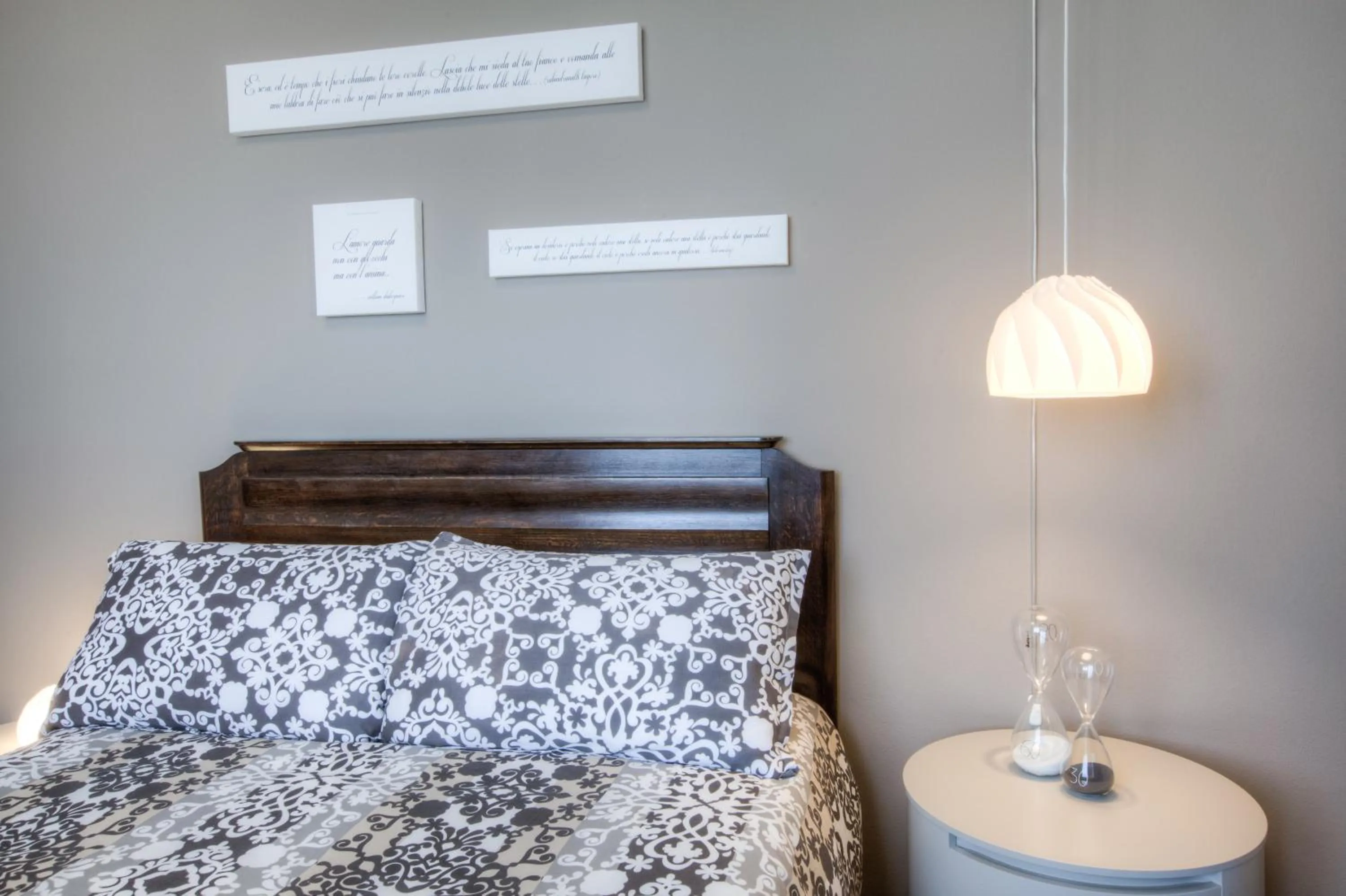 Decorative detail, Bed in B&B Maison Il Melograno