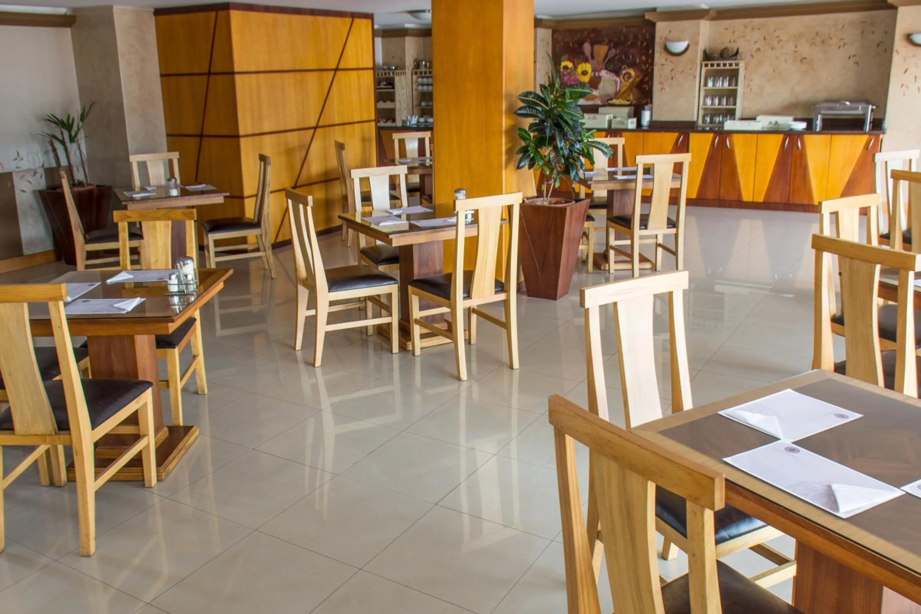 Restaurant/places to eat in Hotel Santa Monica