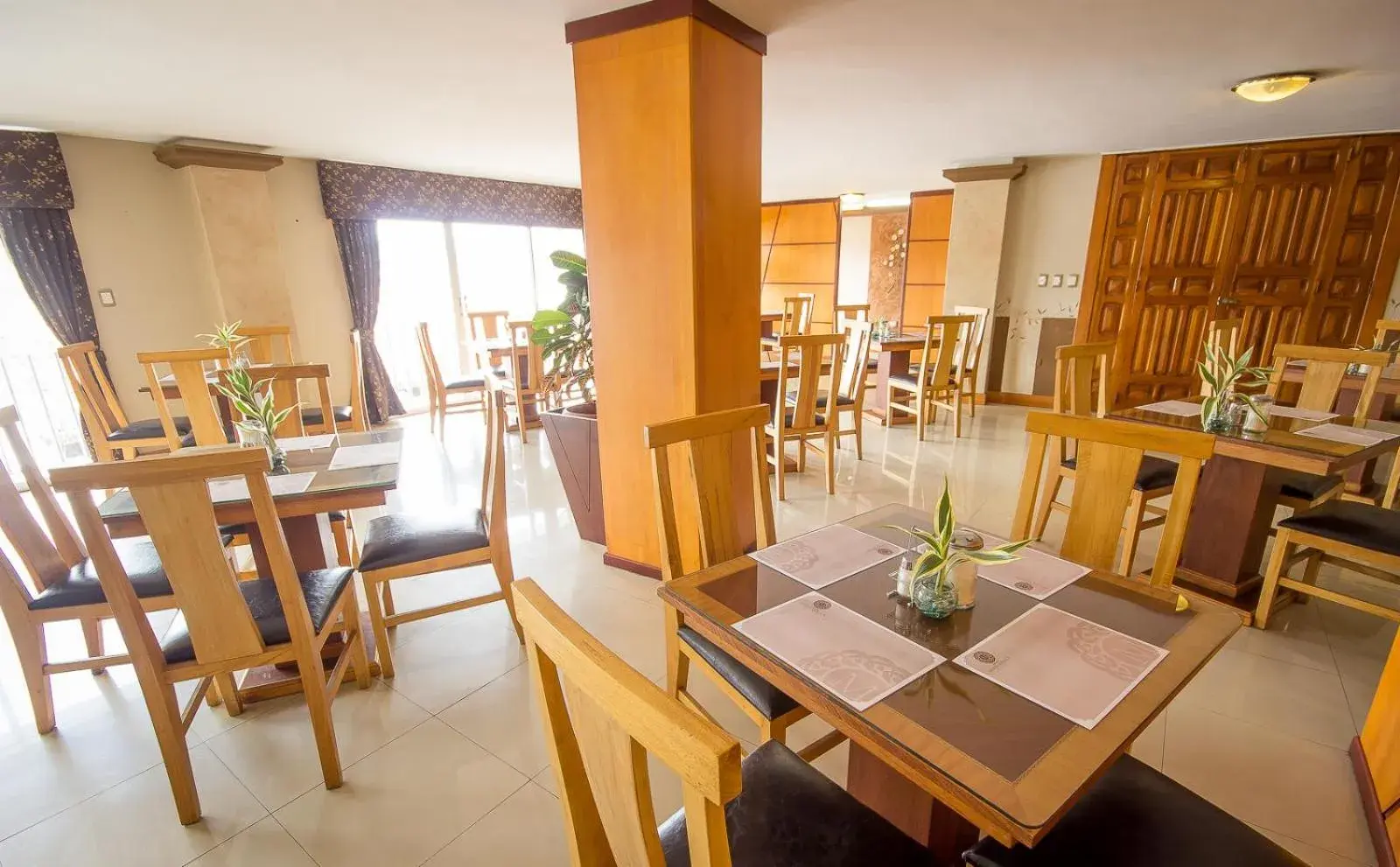 Restaurant/places to eat in Hotel Santa Monica Restaurant/places to eat in Hotel Santa Monica