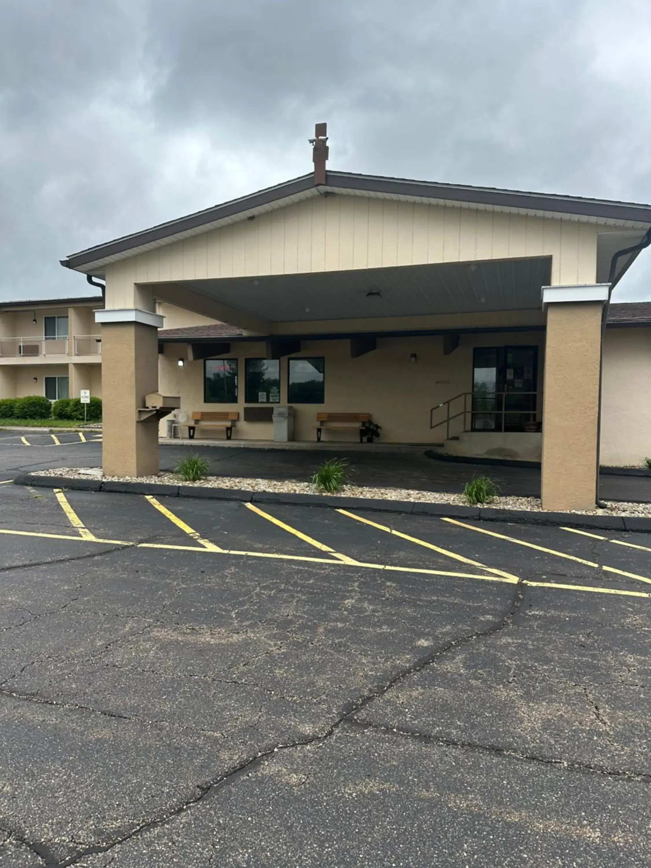Property building in Executive Inn Property building in Executive Inn