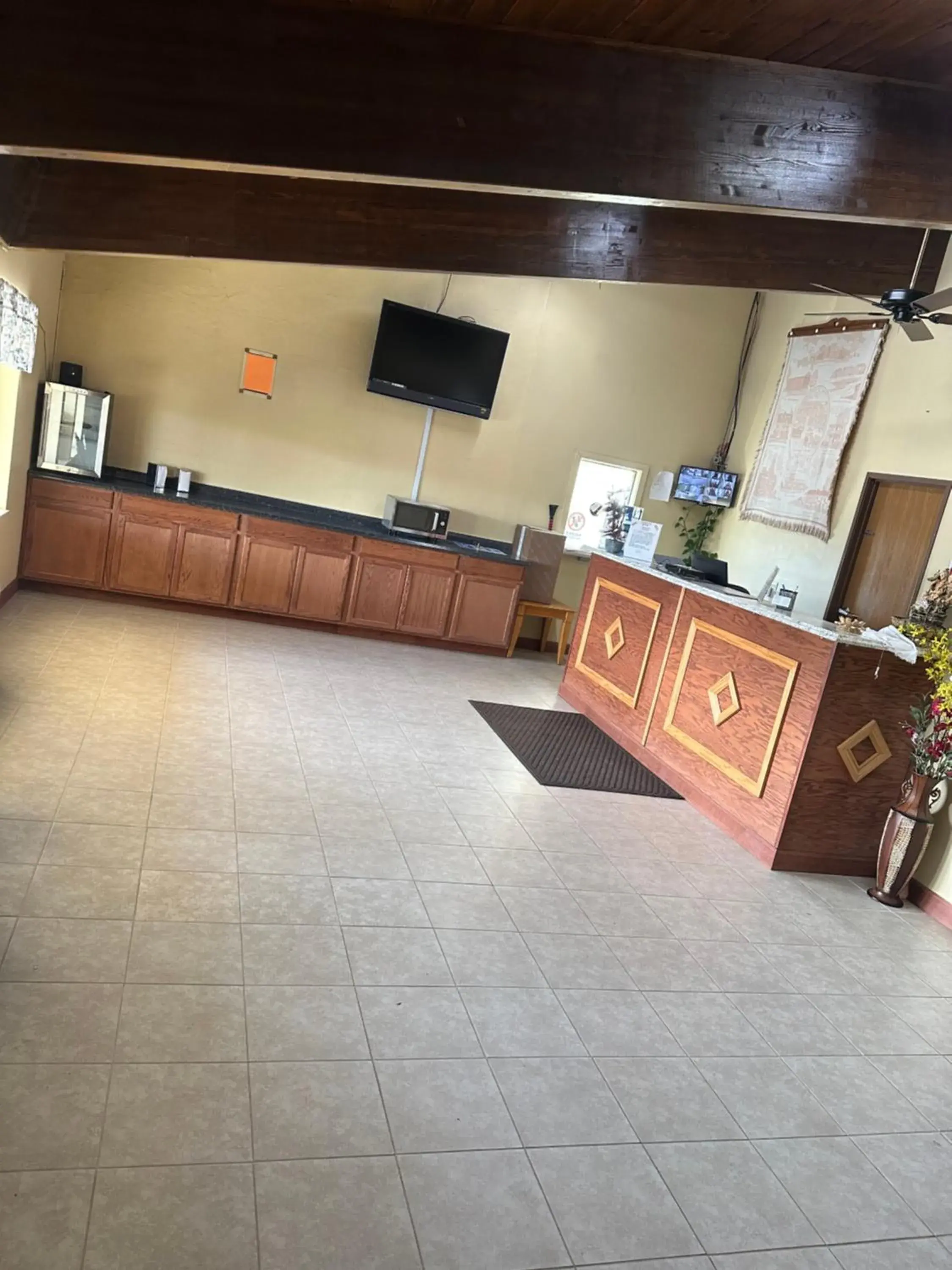 Lobby or reception in Executive Inn Lobby or reception in Executive Inn