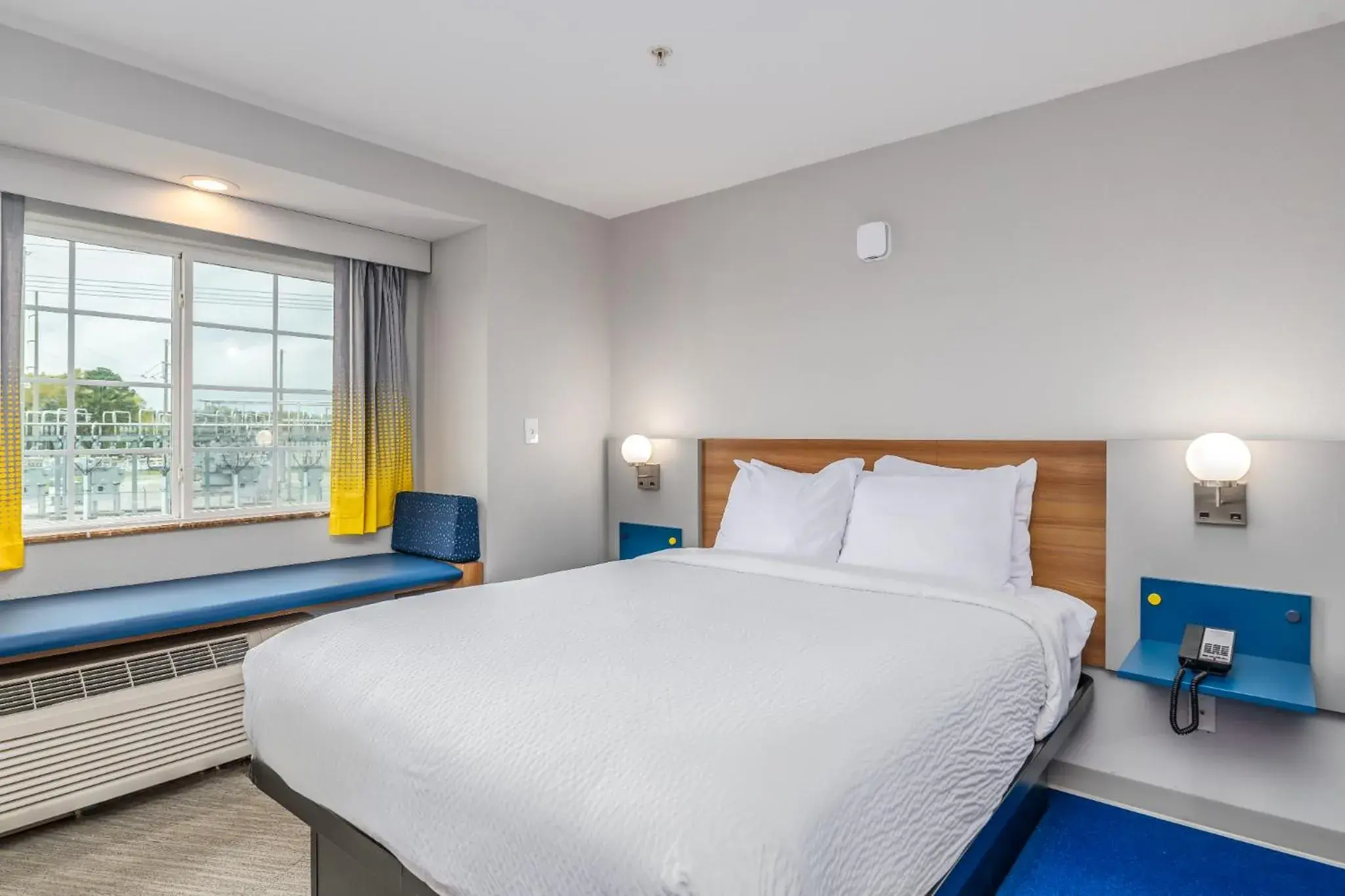 Bed in Microtel Inn and Suites Montgomery Bed in Microtel Inn and Suites Montgomery