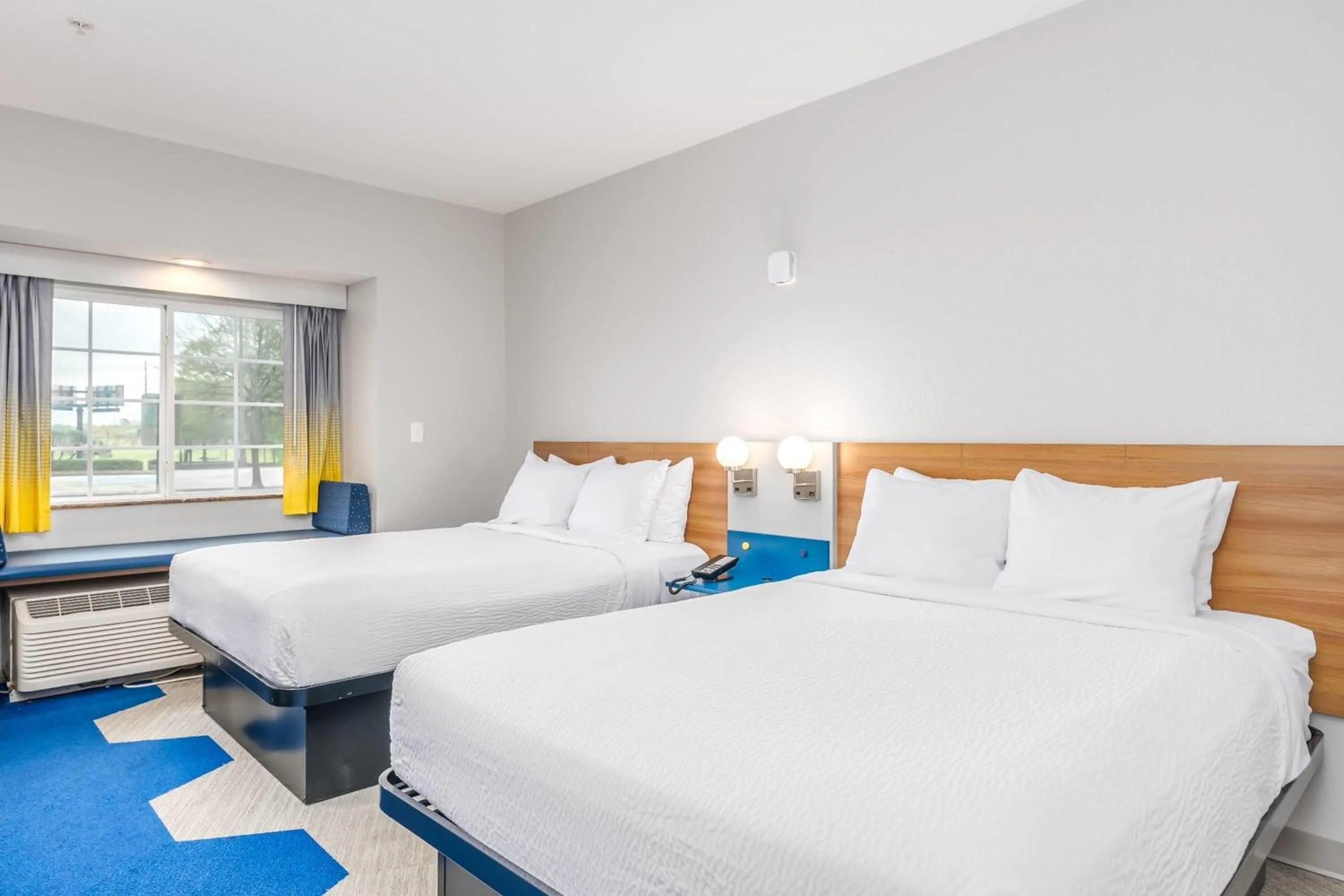 Photo of the whole room, Bed in Microtel Inn and Suites Montgomery