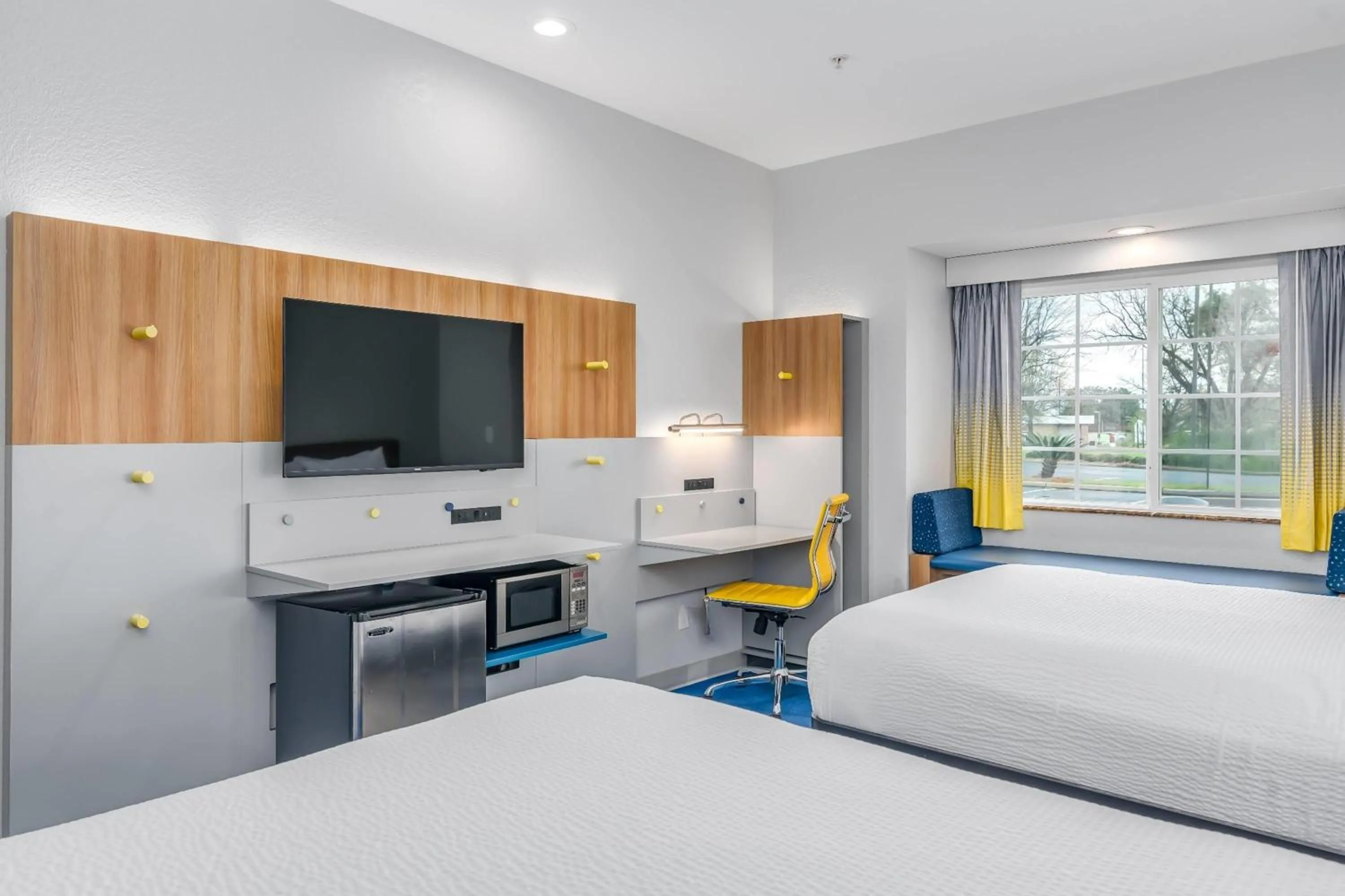 Photo of the whole room, Bed in Microtel Inn and Suites Montgomery