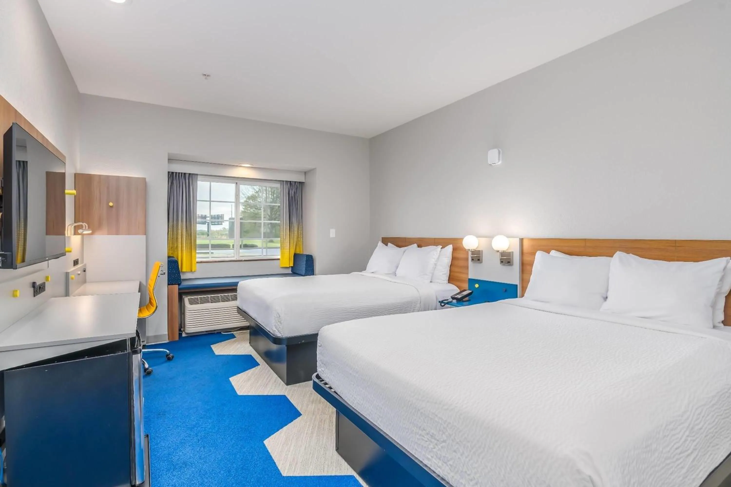 Photo of the whole room, Bed in Microtel Inn and Suites Montgomery