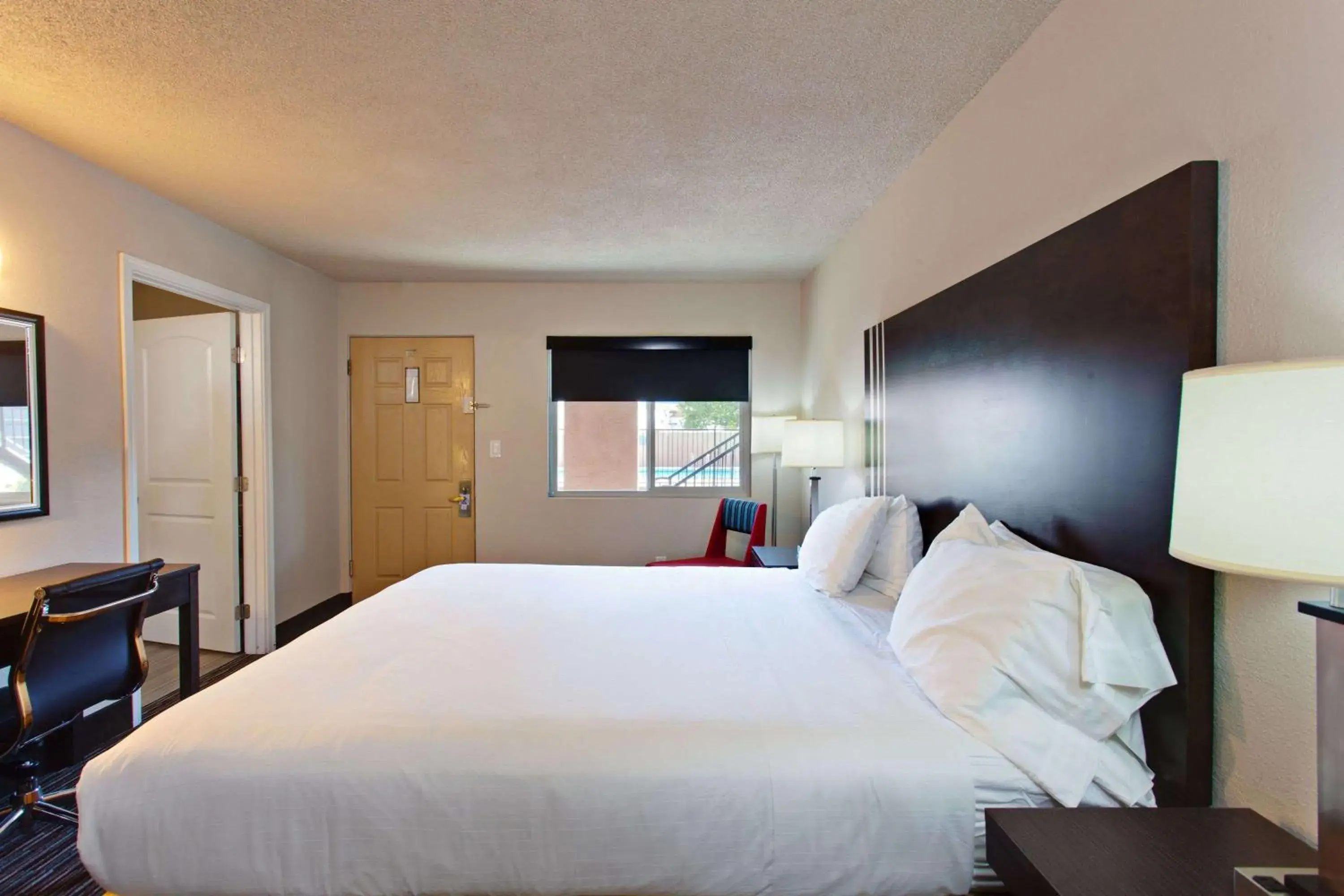Photo of the whole room, Bed in Days Inn by Wyndham Chowchilla Gateway to Yosemite Photo of the whole room, Bed in Days Inn by Wyndham Chowchilla Gateway to Yosemite