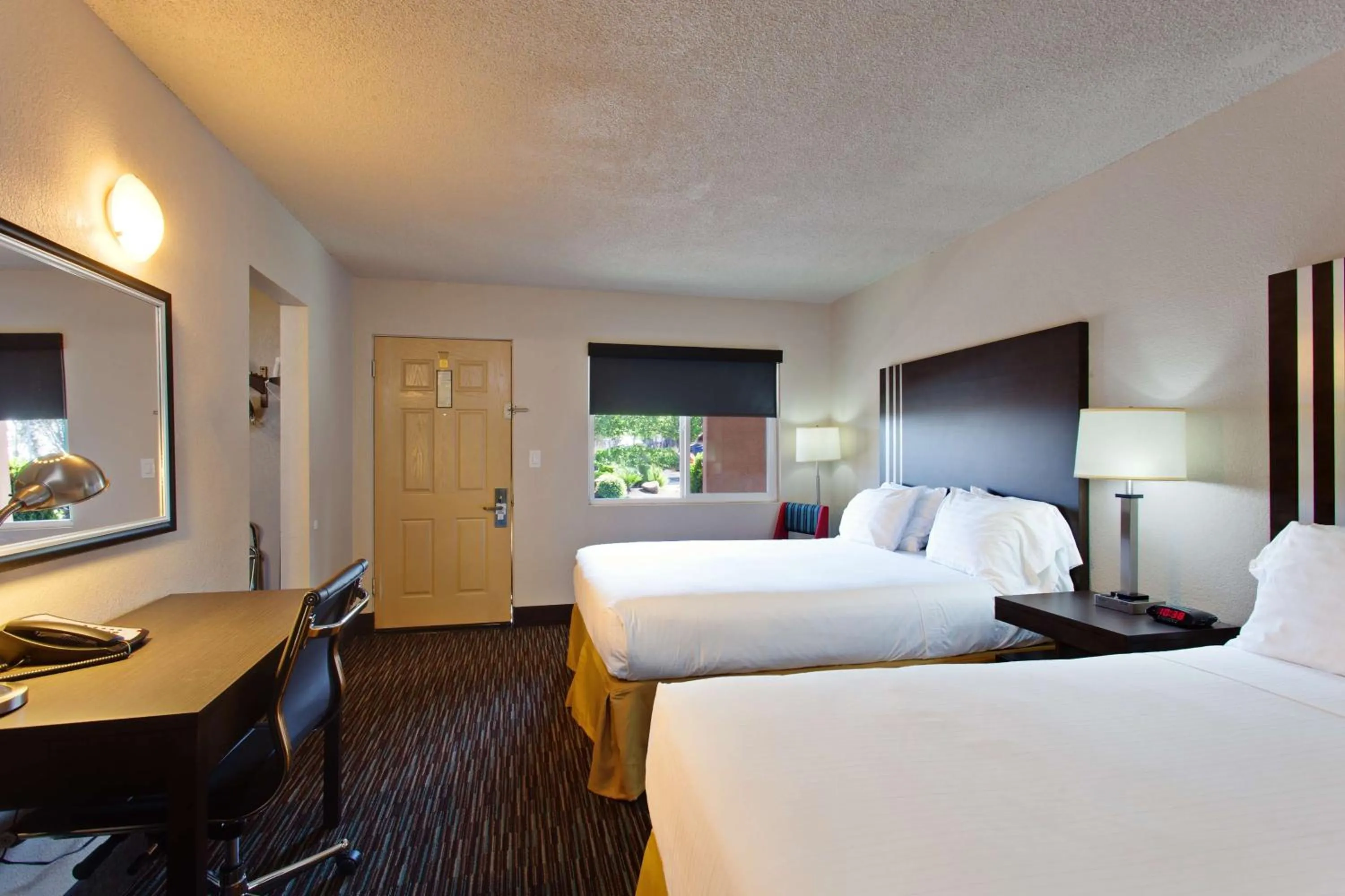 Photo of the whole room, Bed in Days Inn by Wyndham Chowchilla Gateway to Yosemite