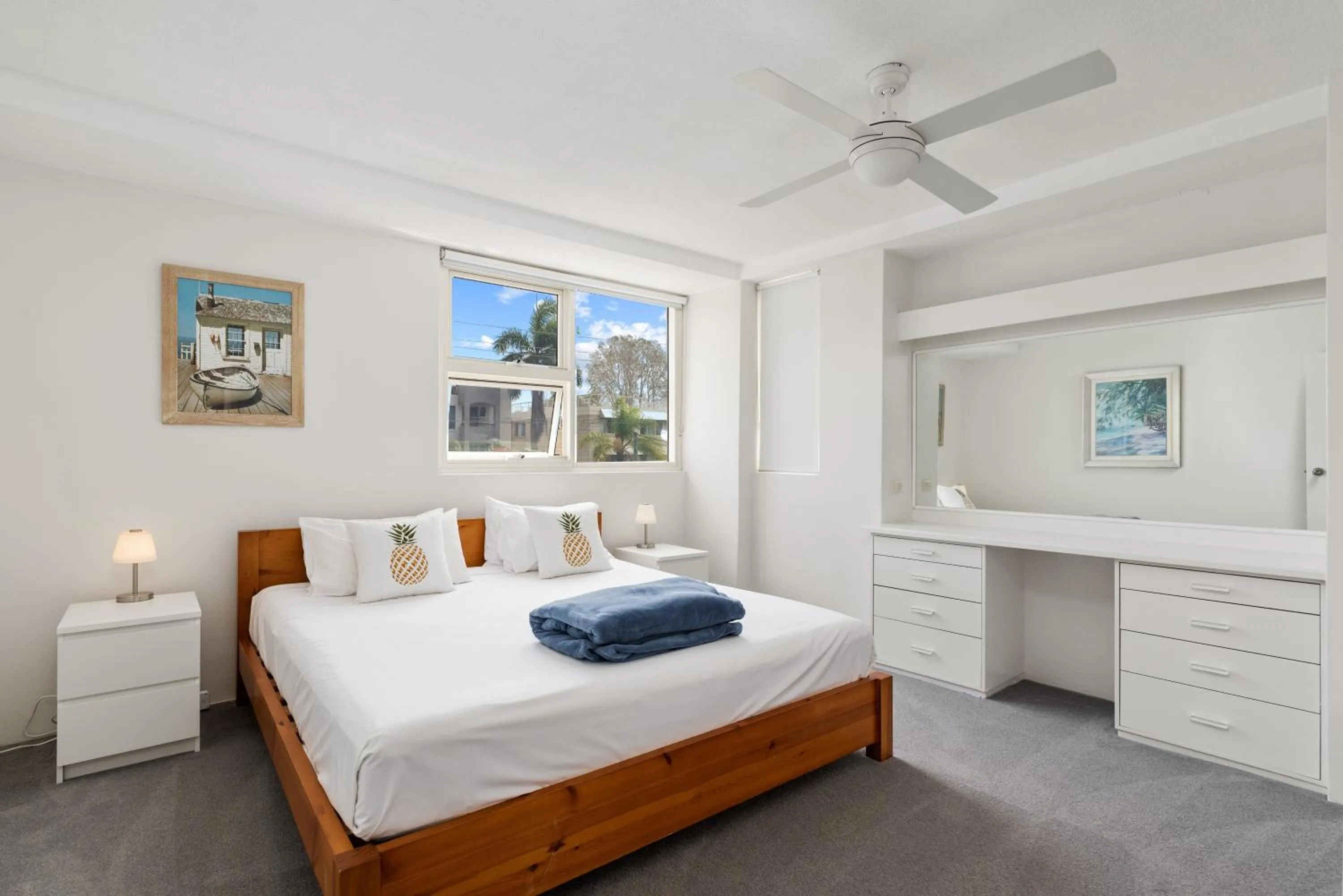 Bed in 84 The Spit Holiday Apartments