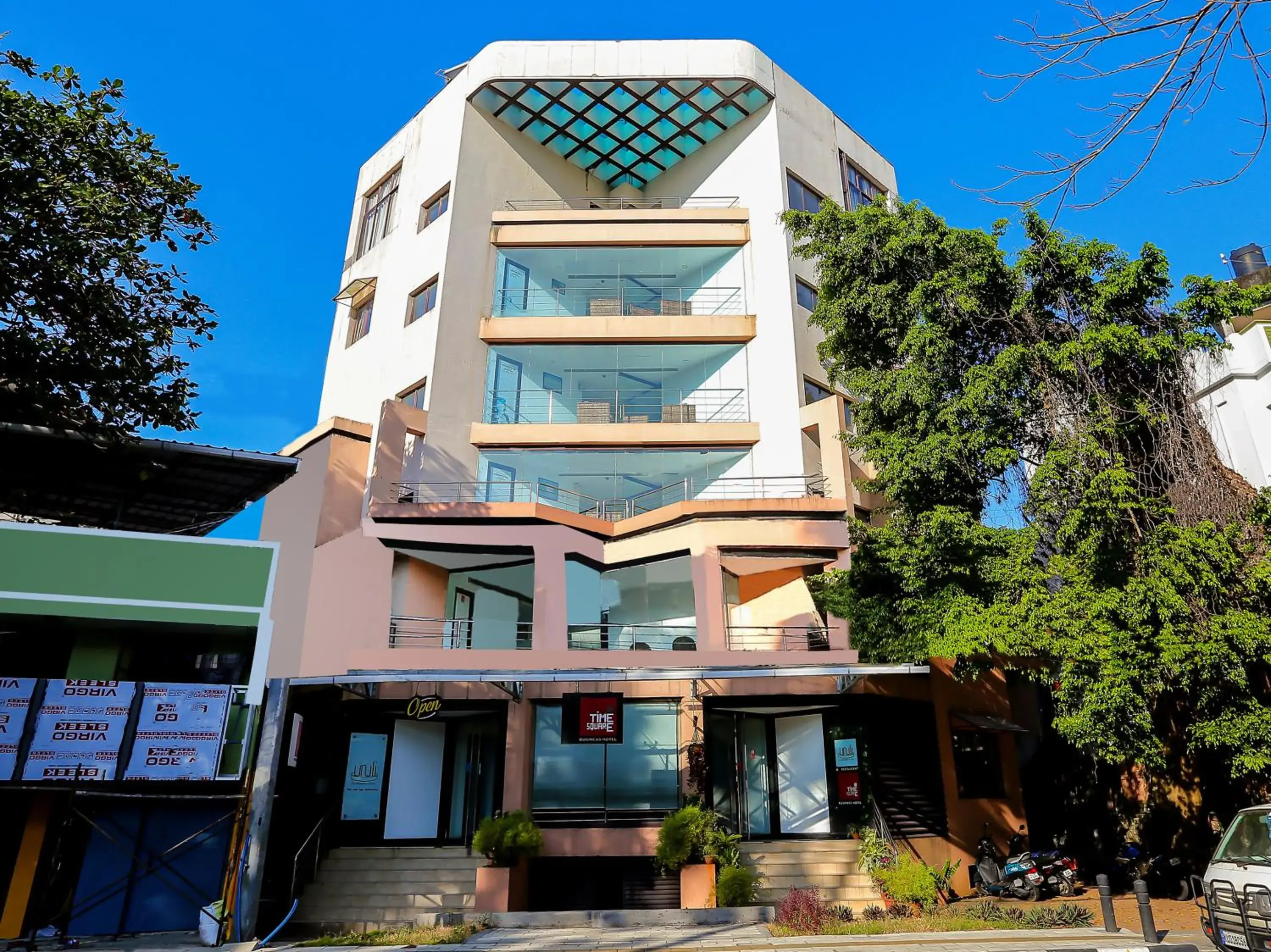 Property building in Treebo Time Square Marine Drive Property building in Treebo Time Square Marine Drive