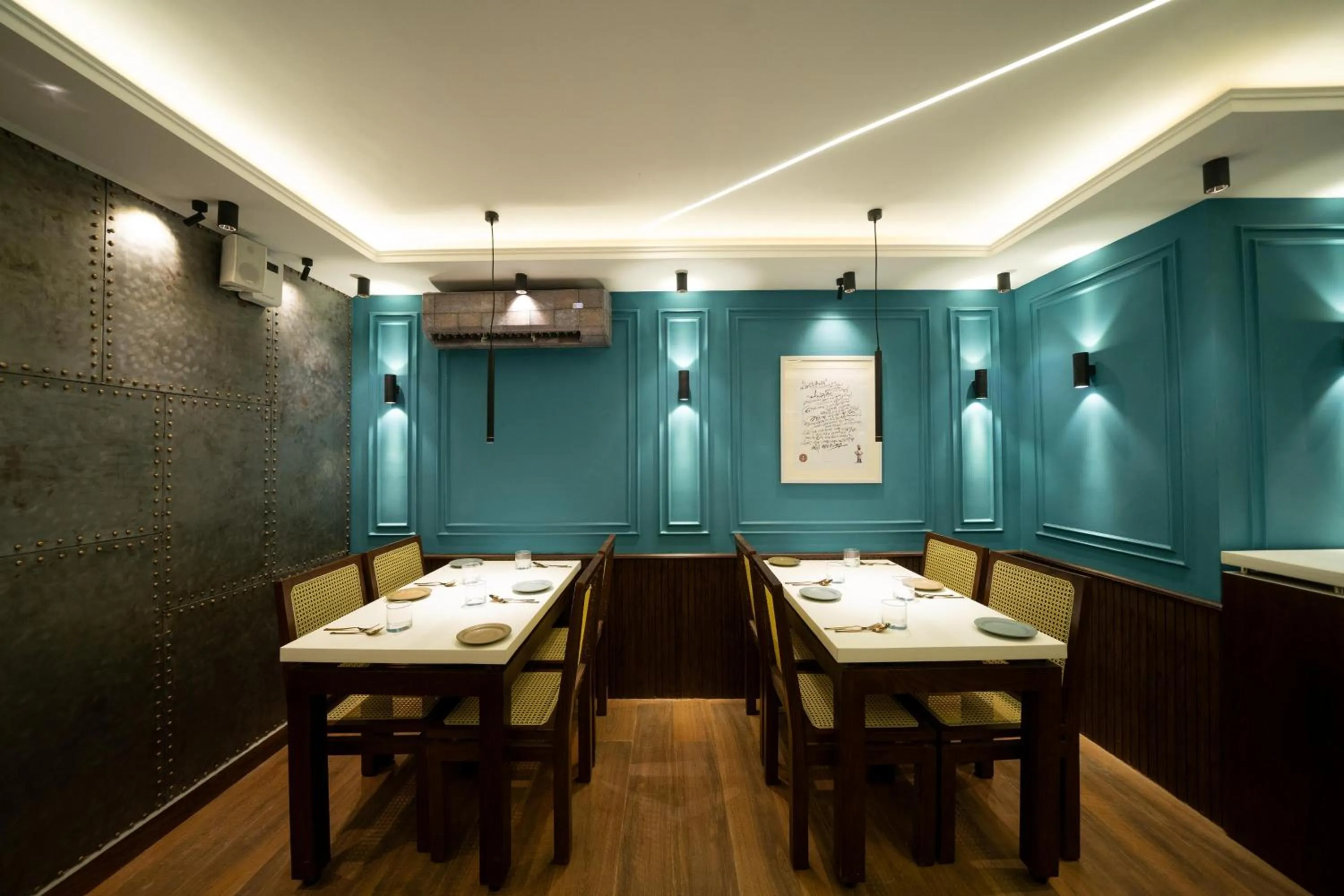 Restaurant/places to eat in Treebo Time Square Marine Drive