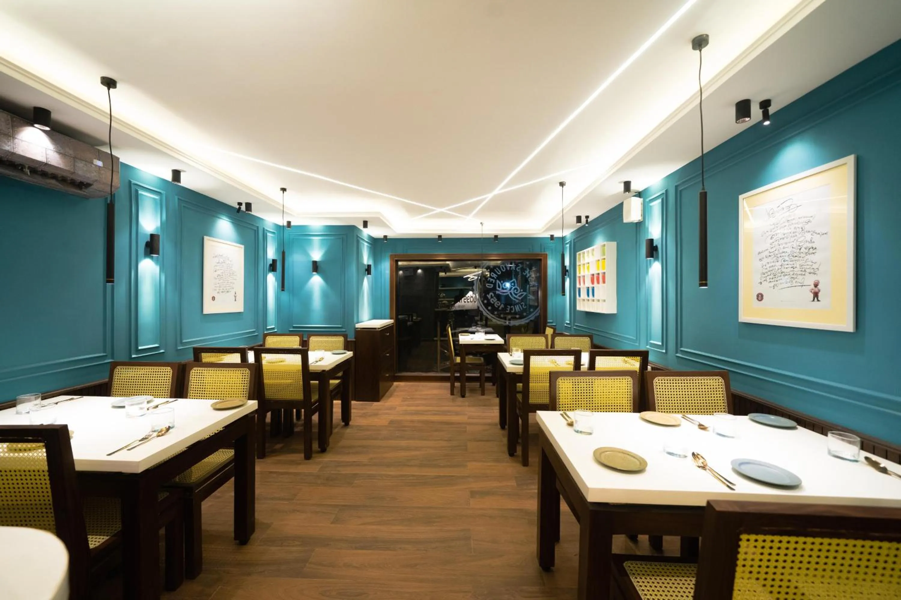Restaurant/places to eat in Treebo Time Square Marine Drive