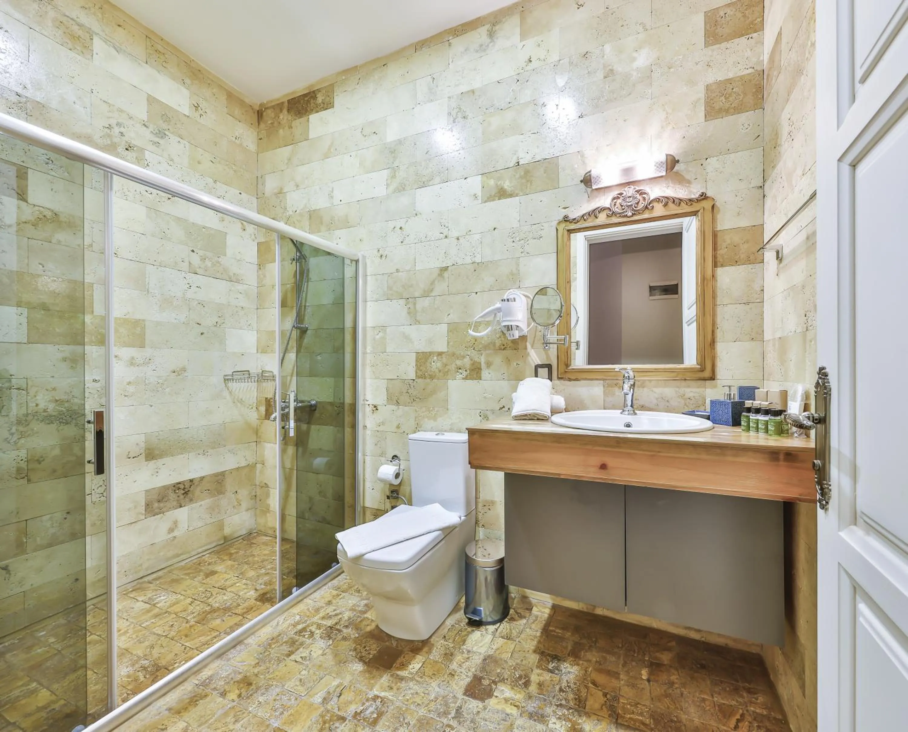 Bathroom in Çetmihan Hotel