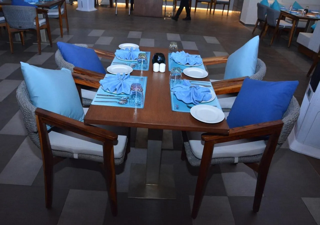 Dining area in Sayaji Vadodara