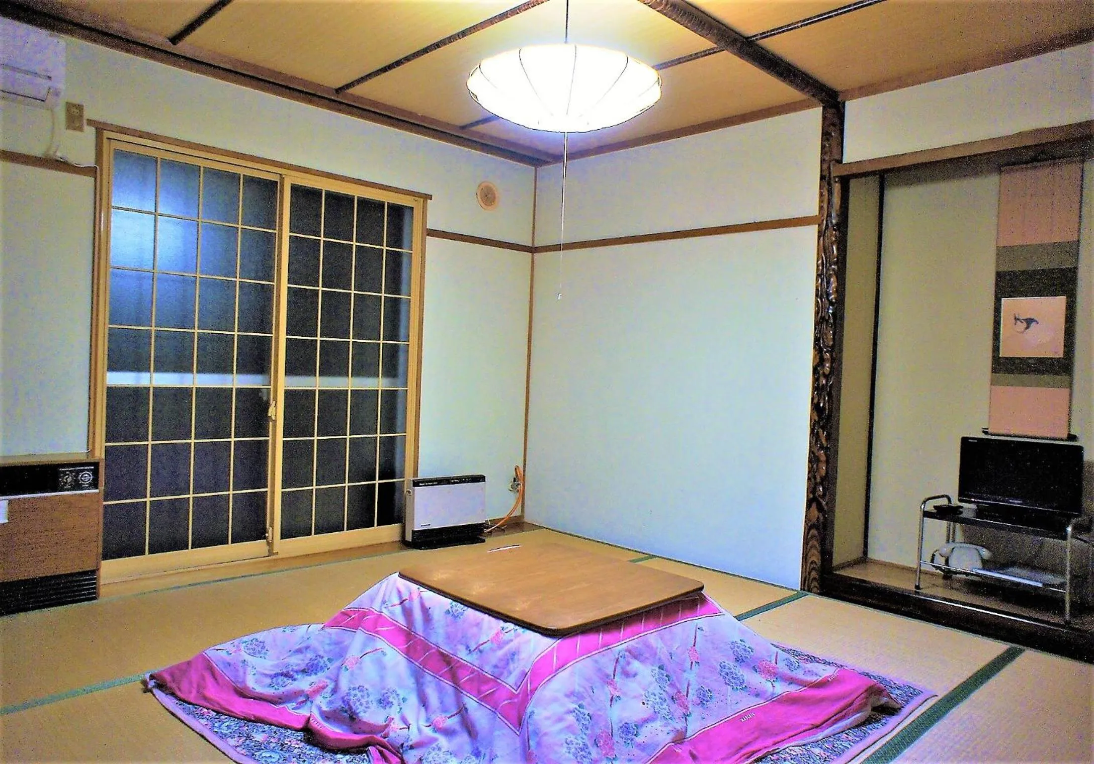 Photo of the whole room, Bed in Yonagoya