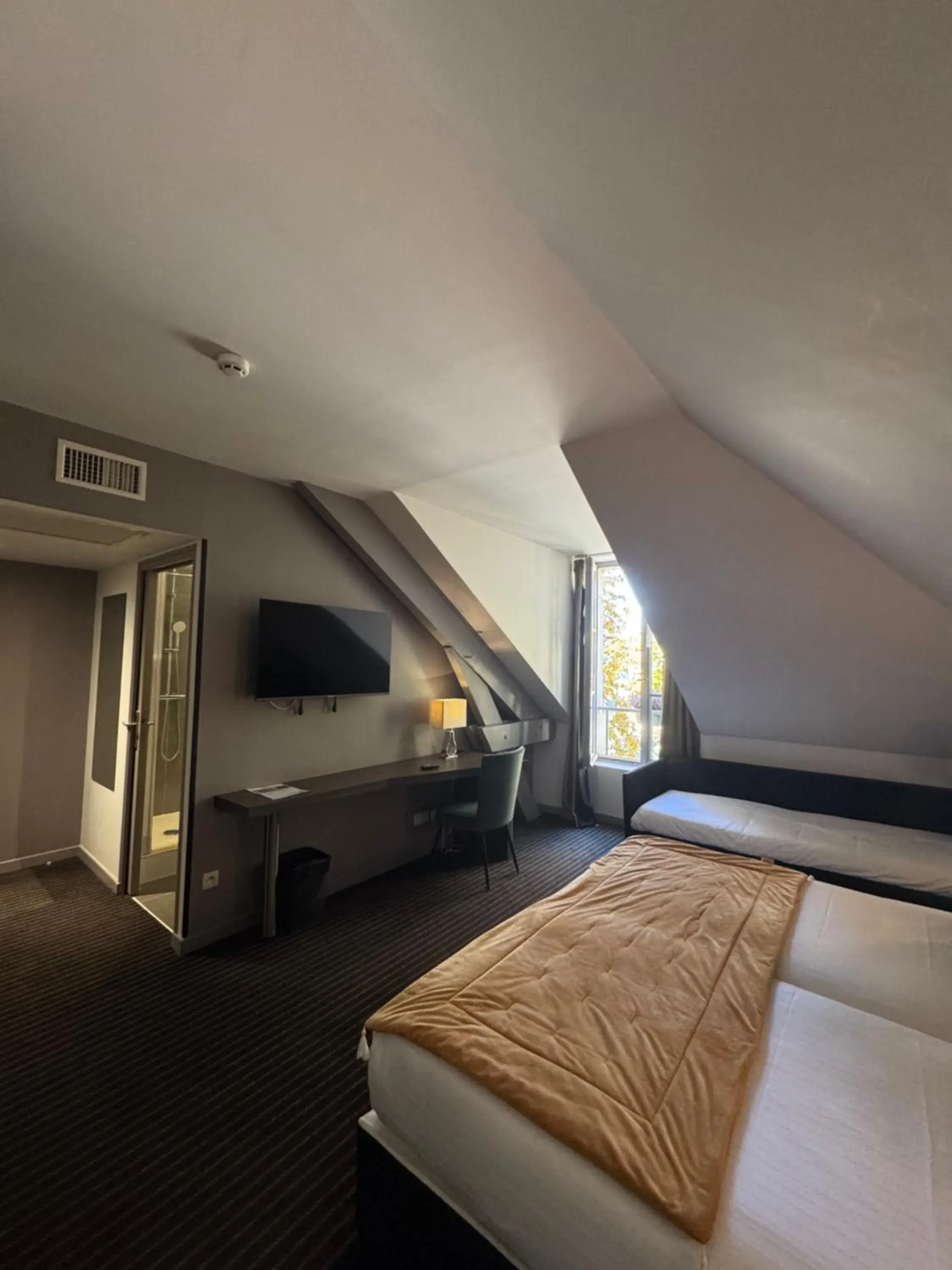 Bed in Best Western Blois Château Bed in Best Western Blois Château