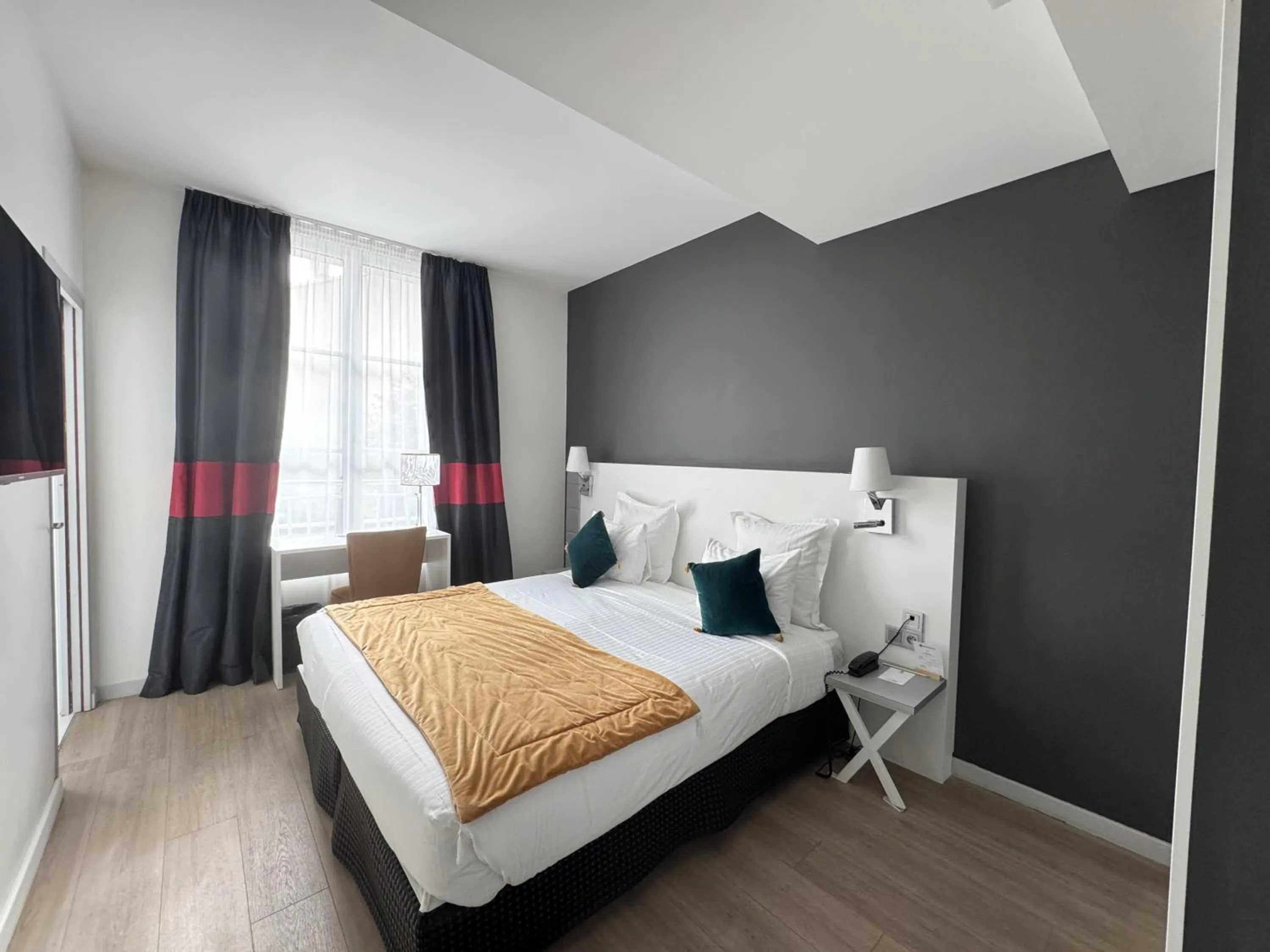 Bedroom, Bed in Best Western Blois Château