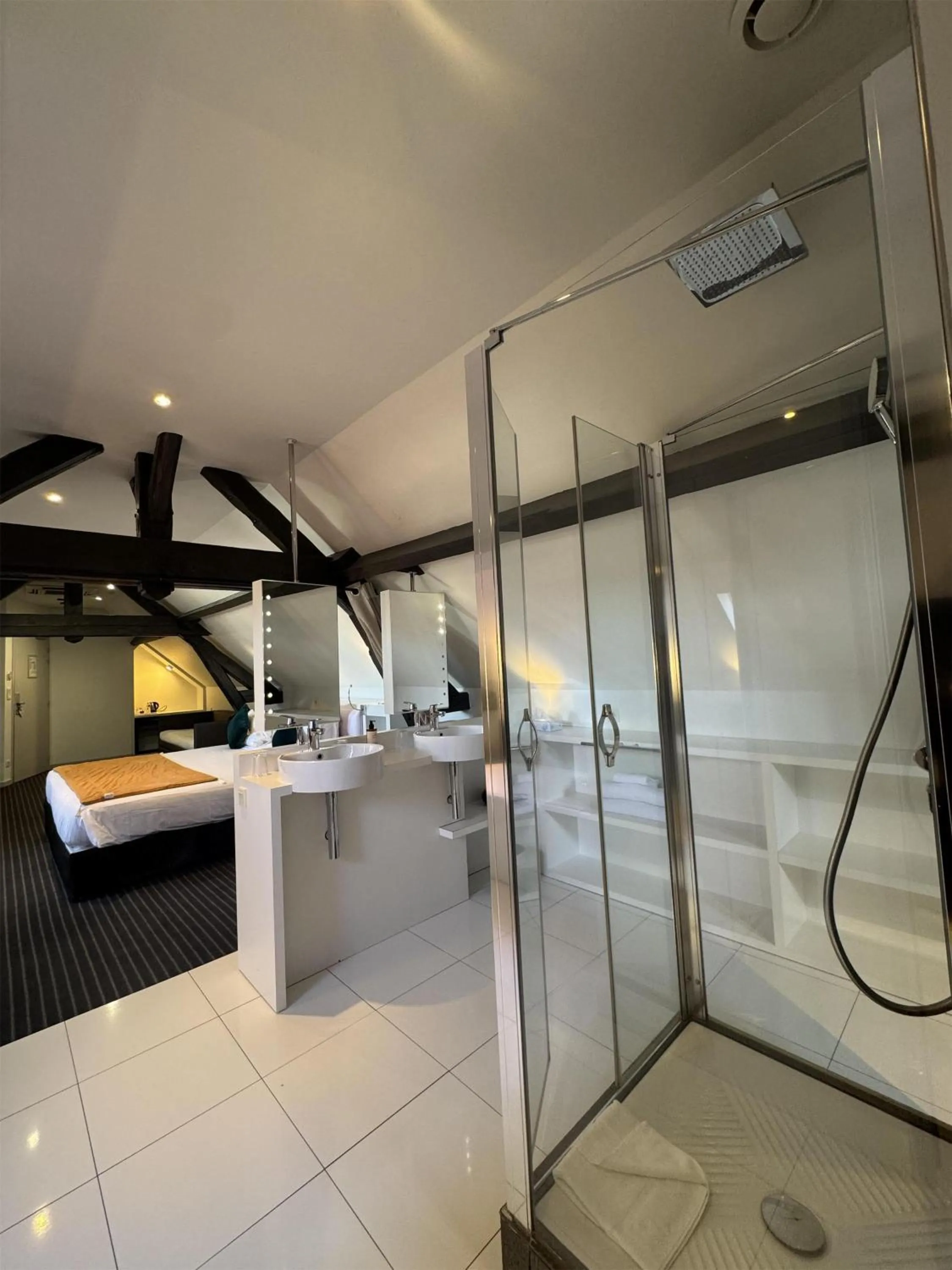 Bedroom in Best Western Blois Château